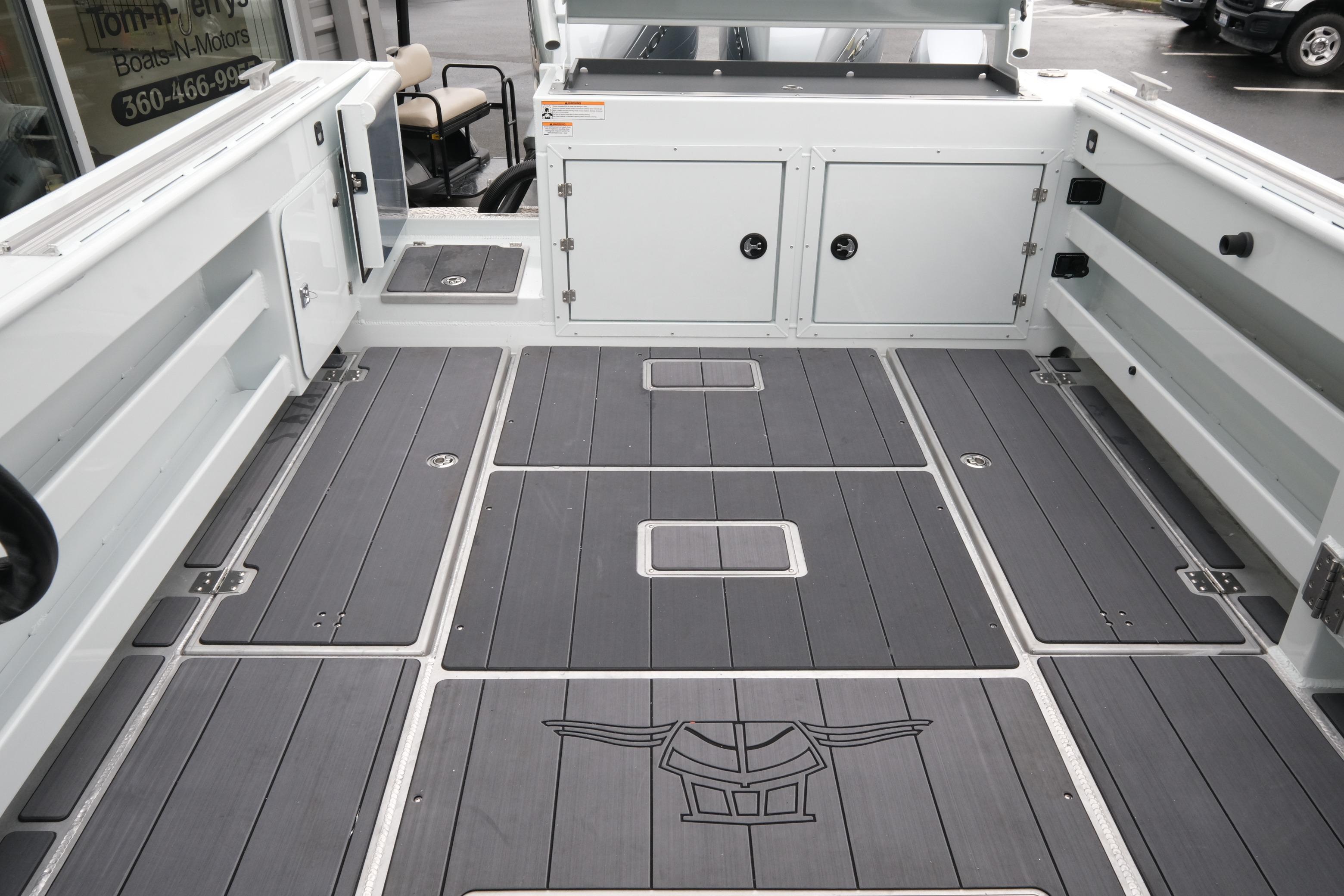 2026 Hewescraft 270 Pacific Explorer boat deck with storage compartments and sleek design.