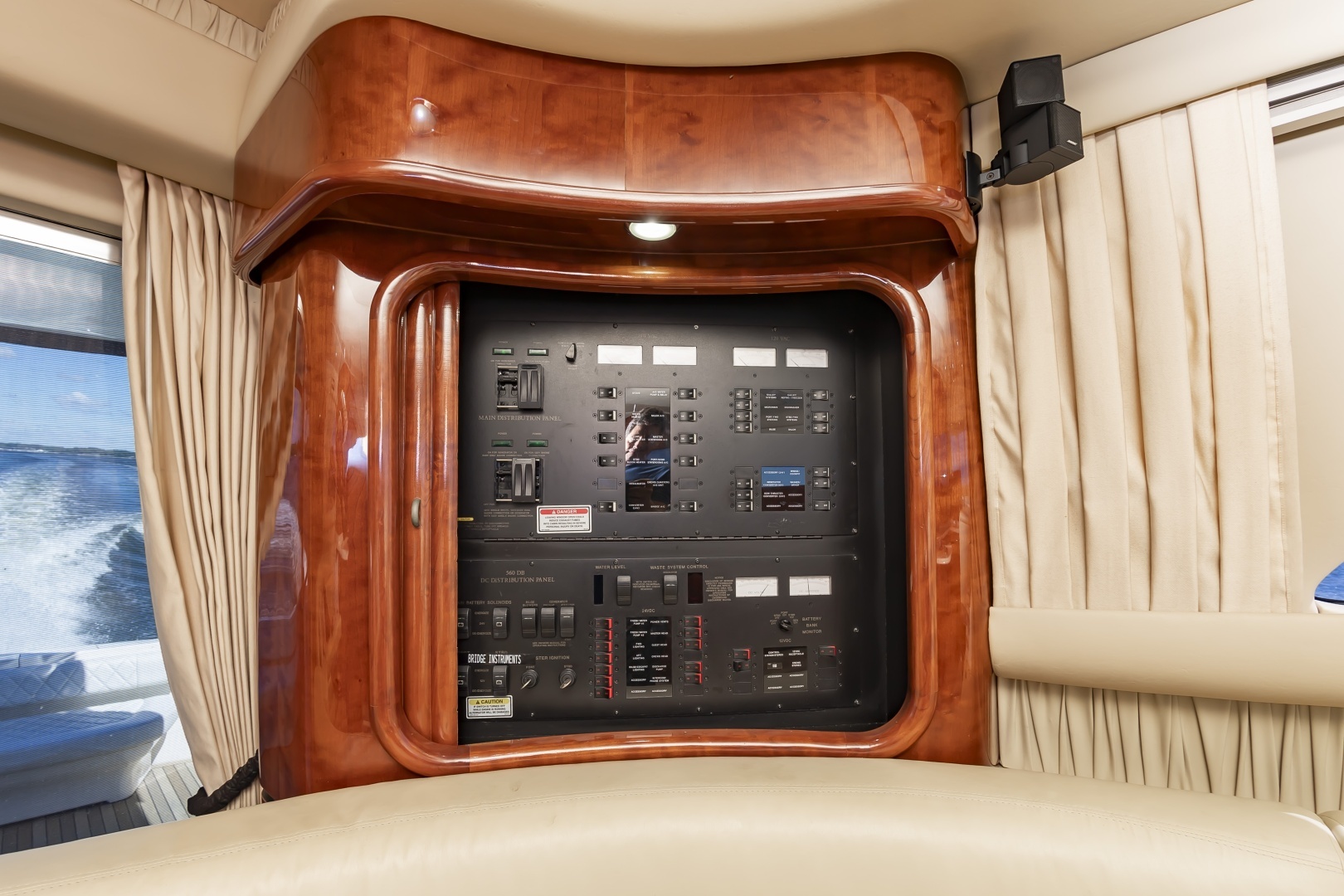 2002 Sea Ray 560 Sedan Bridge - Image 35