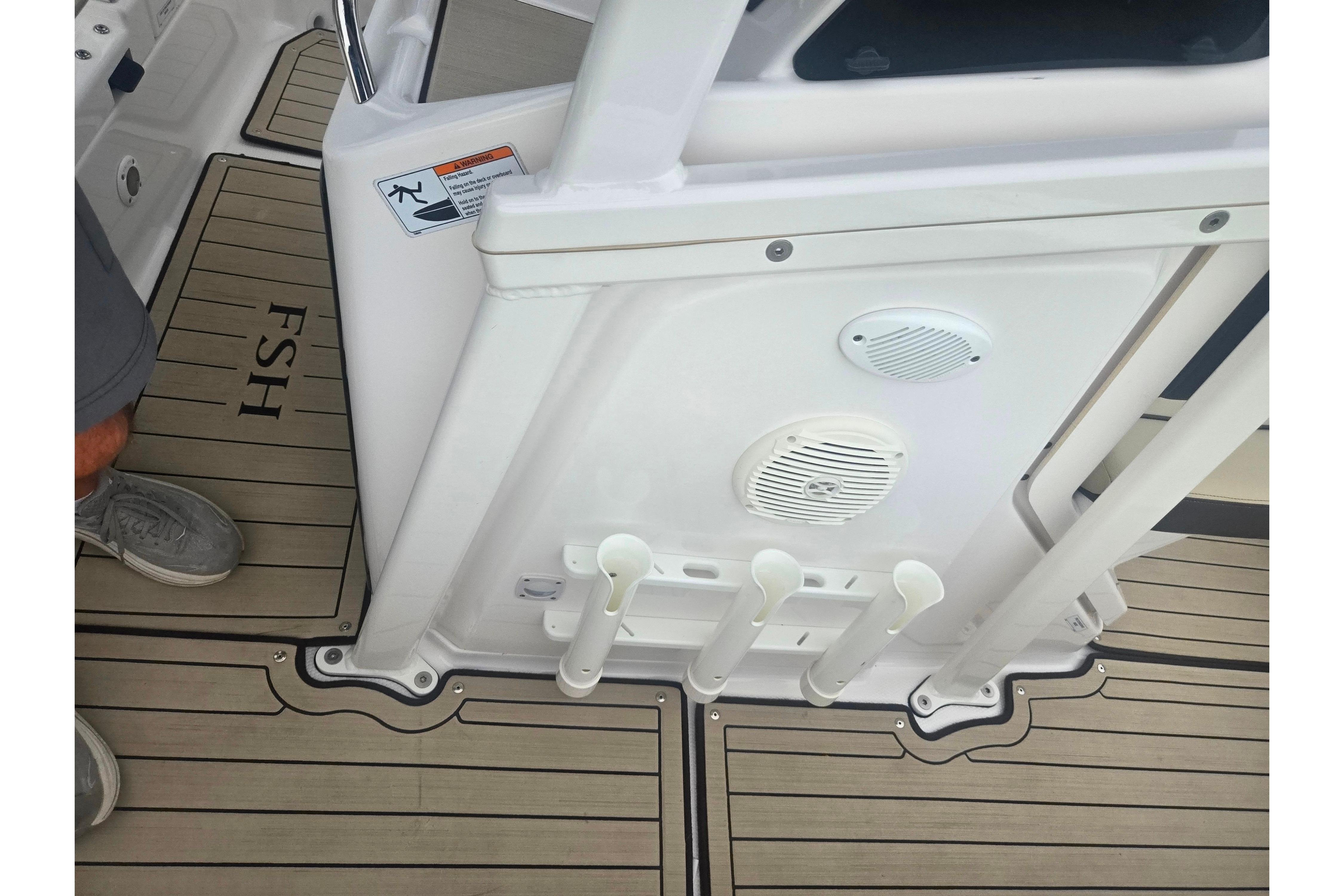 2022 Yamaha Boats 195 FSH Sport deck with rod holders and speaker system.