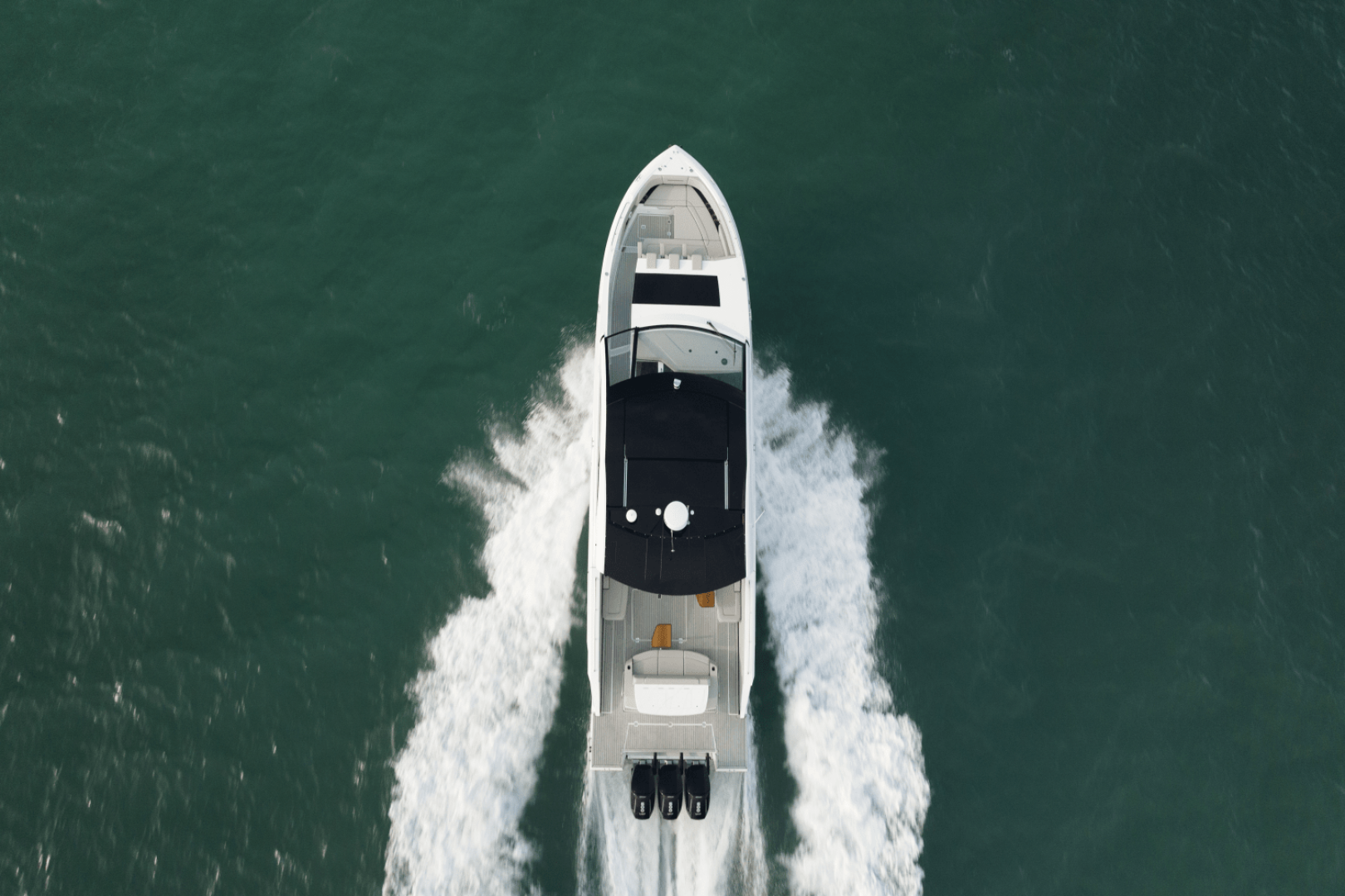 2026 Cruisers Yachts 50GLS OB - Image 9