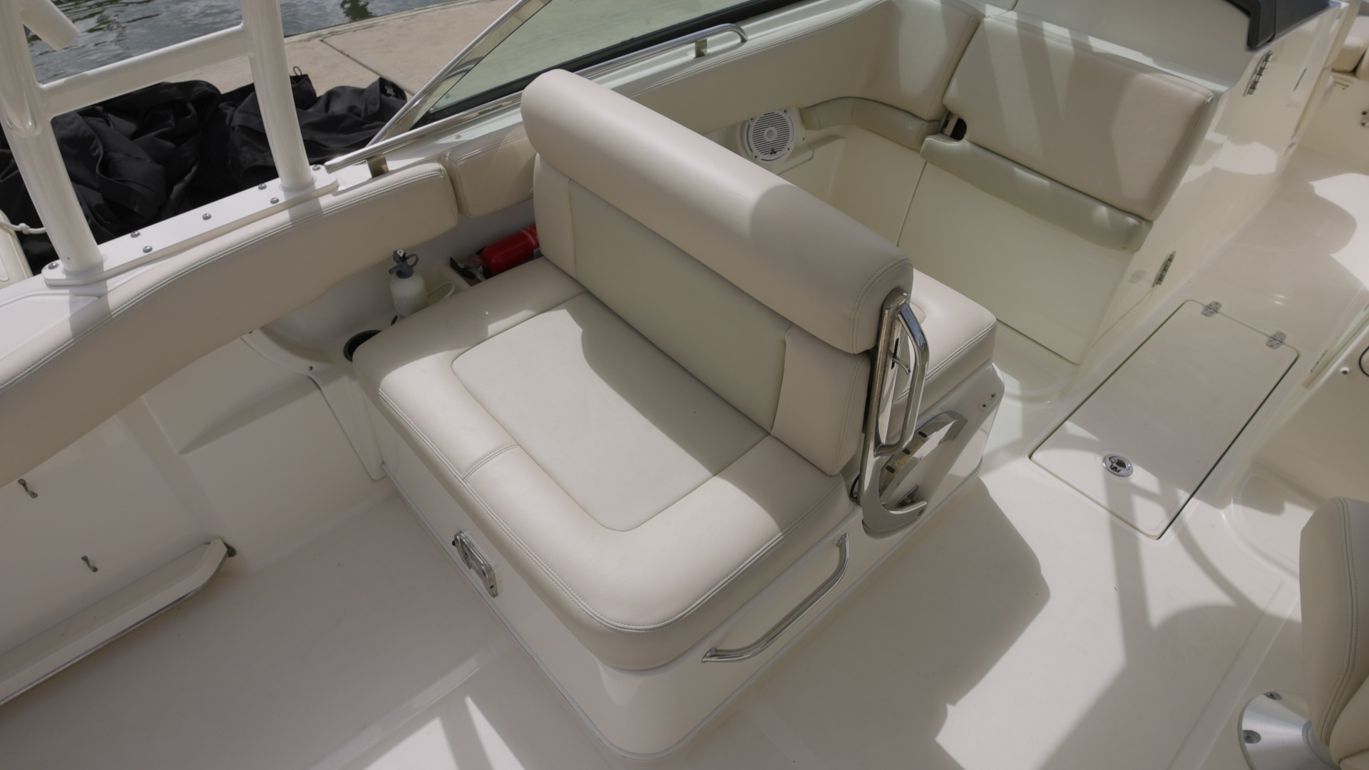 2014 Boston Whaler Vantage - Image 5
