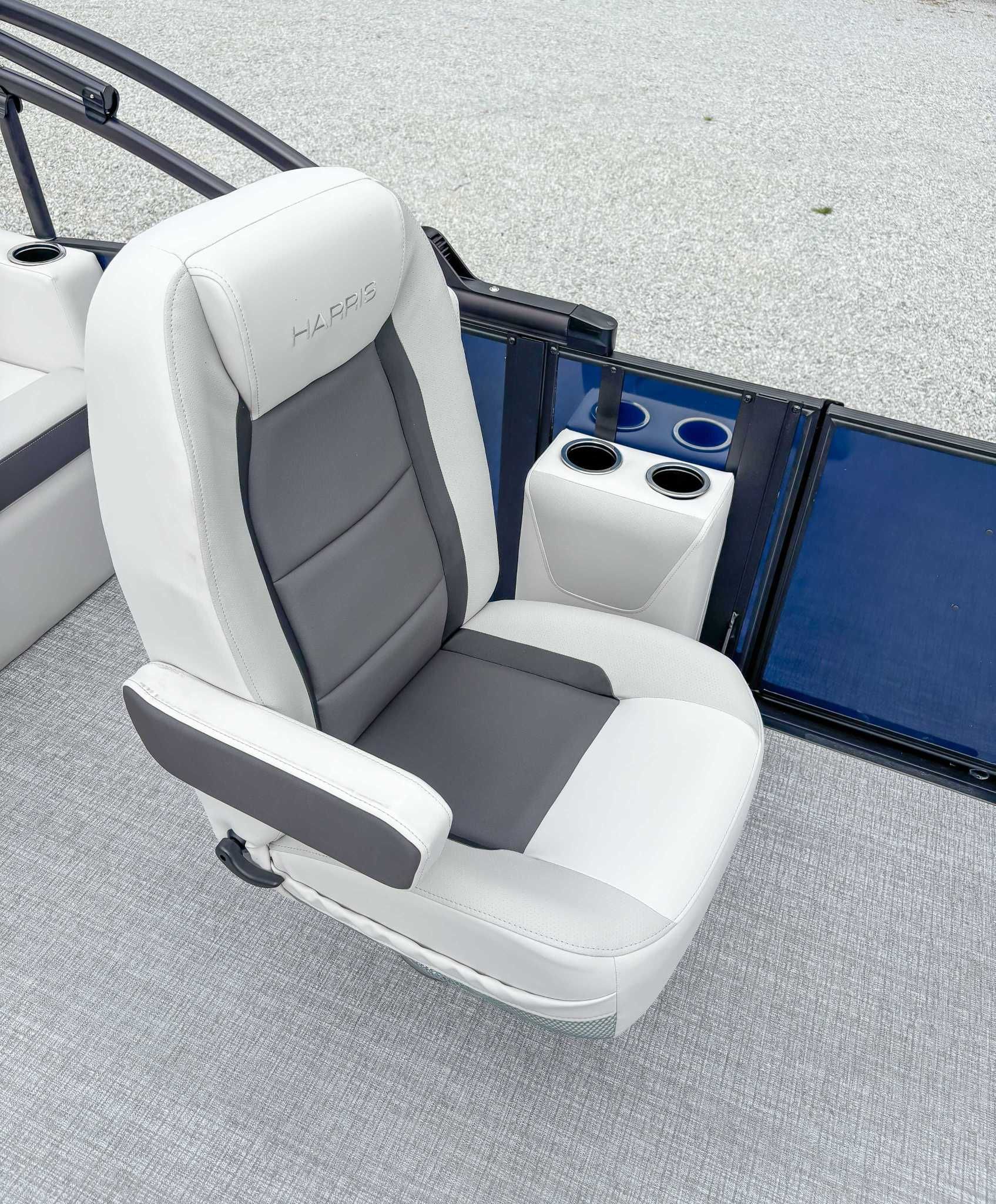 Luxurious seat in Harris Cruiser 230 SLDH, Heritage Edition, 2026.