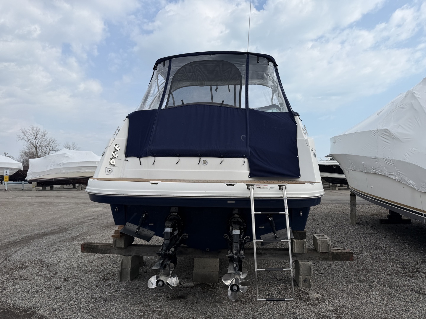 2016 Rinker 310 Express - Image 2