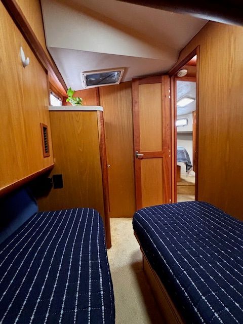 2005 Mainship 400 Trawler - 62