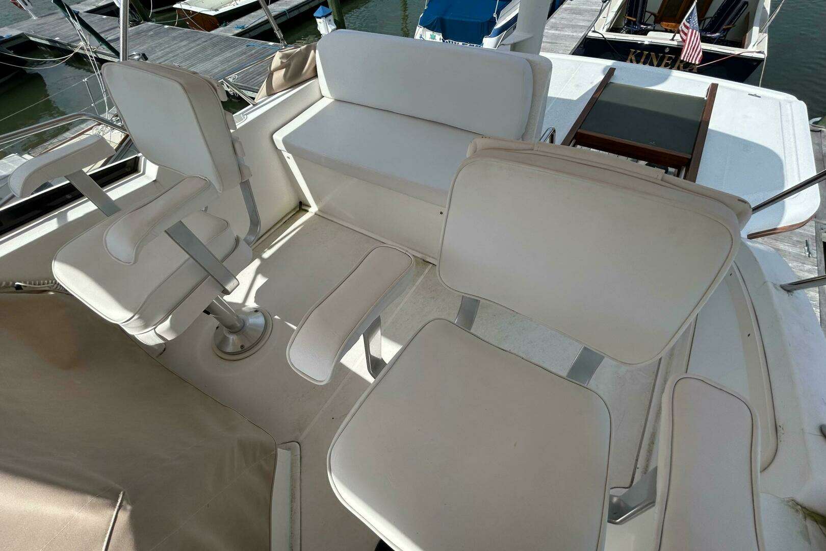 2004 Sabre 36 Flybridge - Image 12
