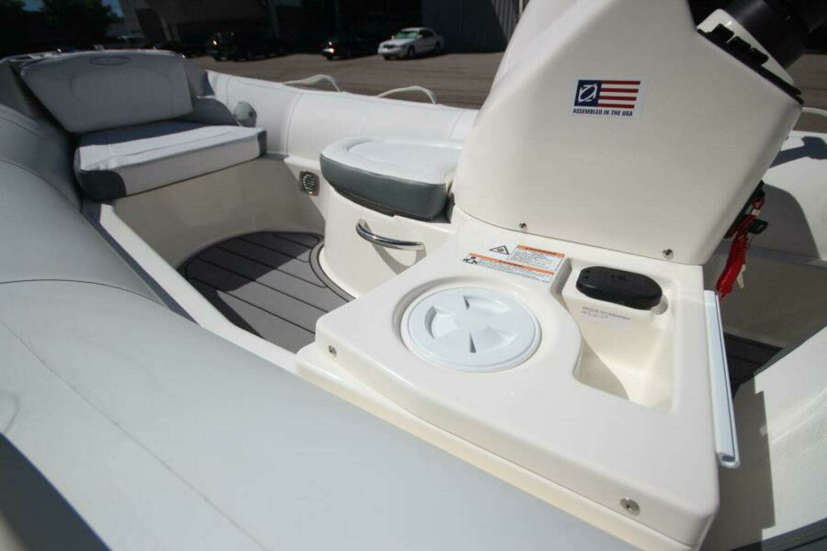 2025 Zodiac Yachtline 400 DL NEO - Image 10