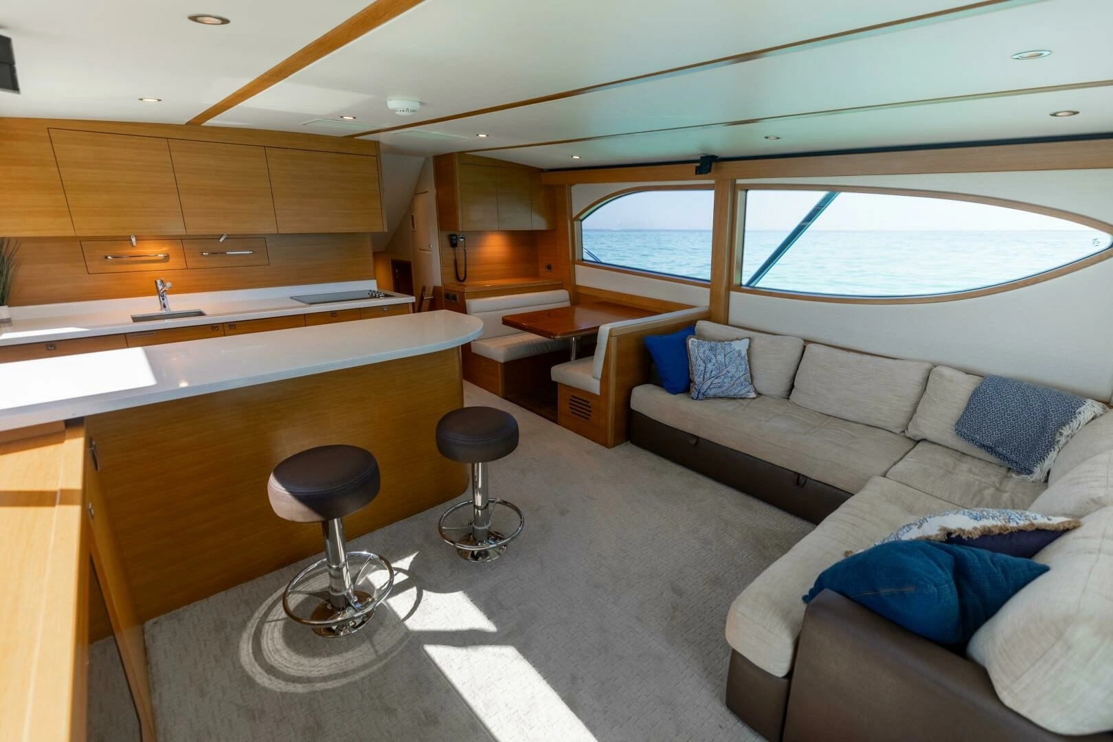 2016 Hatteras GT60 - Image 6