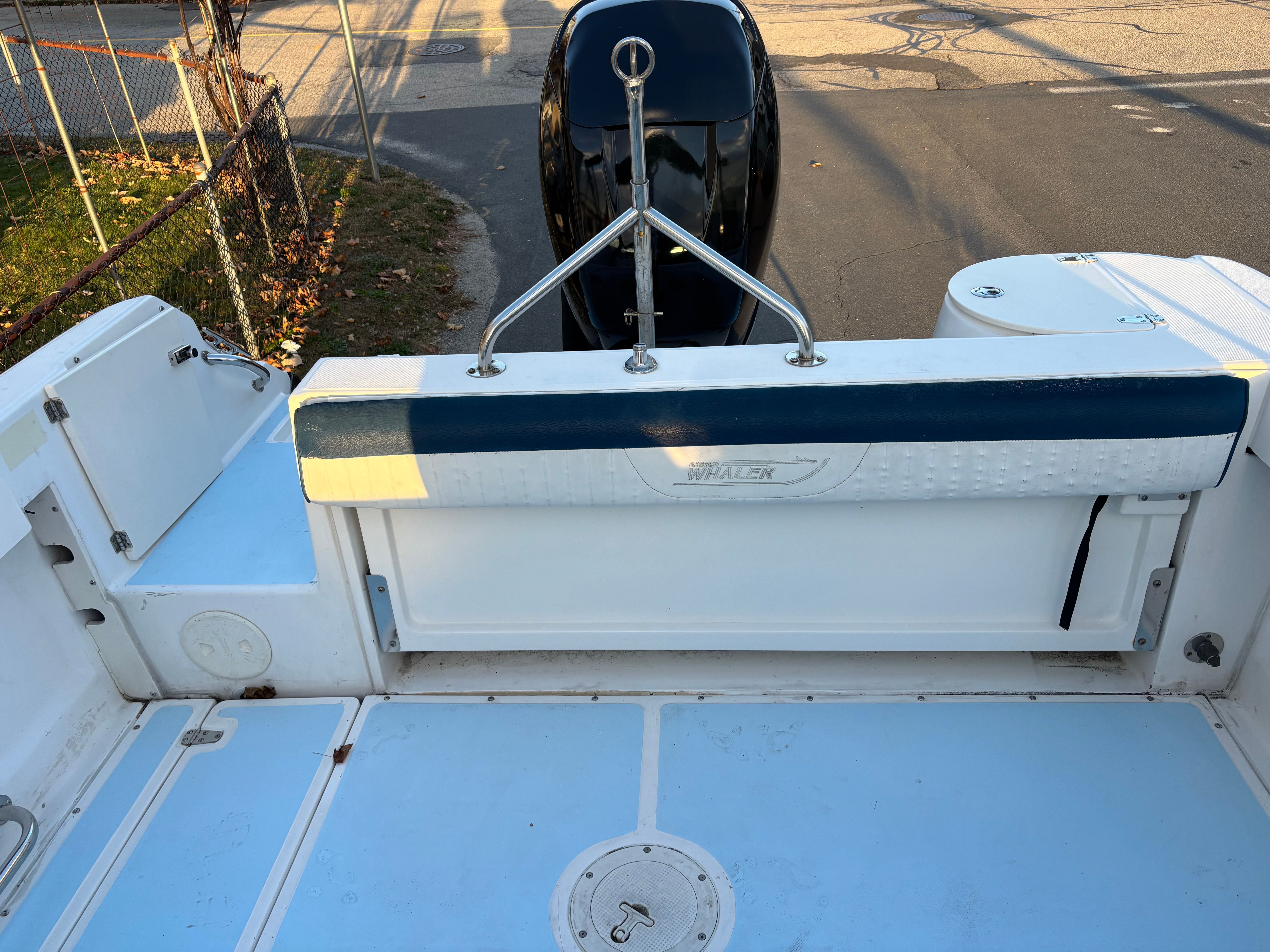 2005 Boston Whaler 210 Ventura - 12