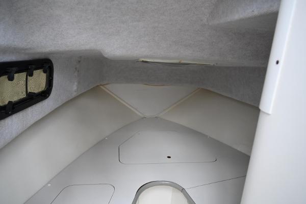 1992 Boston Whaler 21' Walkaround - 6