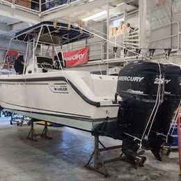 1998 Boston Whaler 26 Outrage - 9