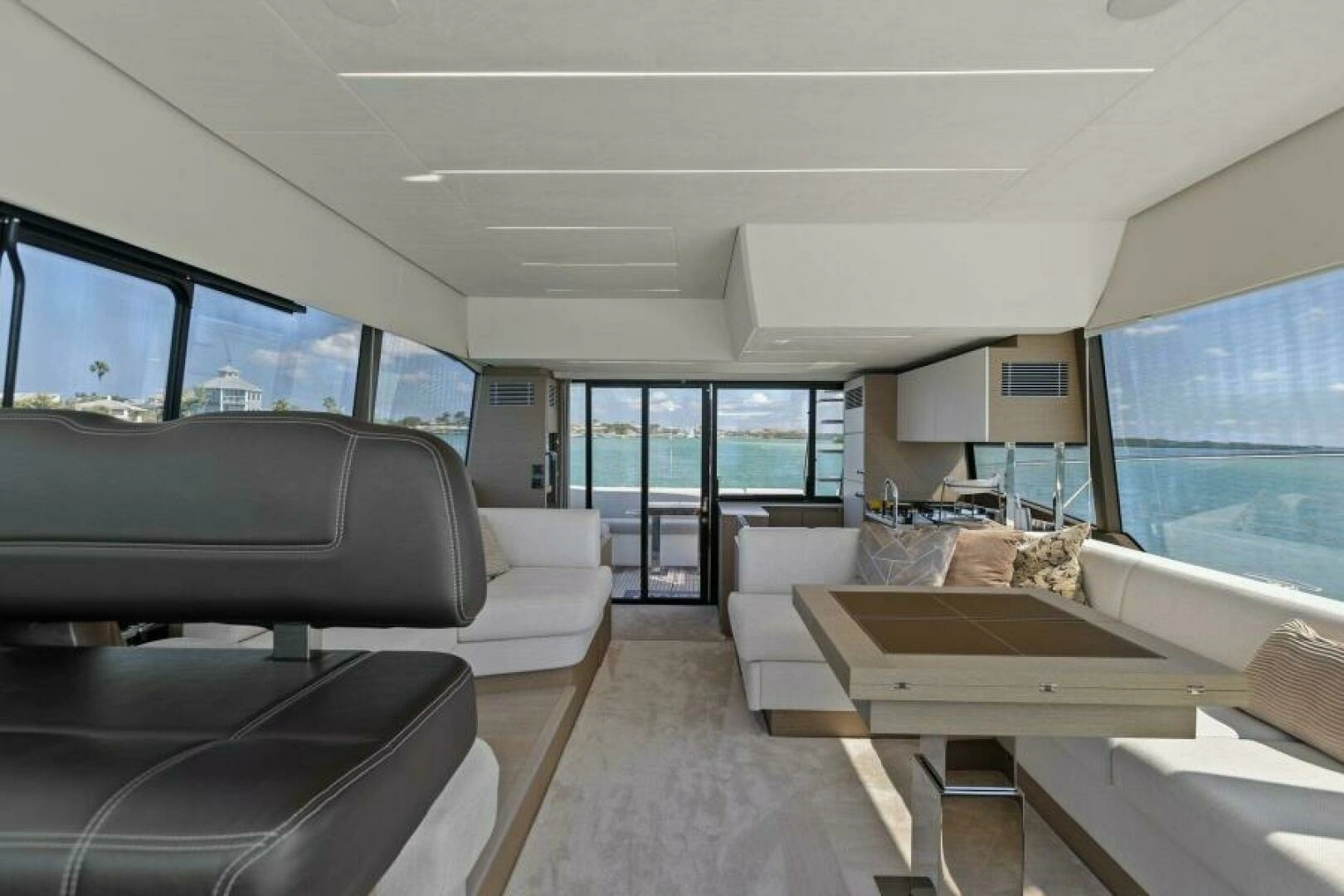 2022 Prestige 590 Flybridge - Image 17