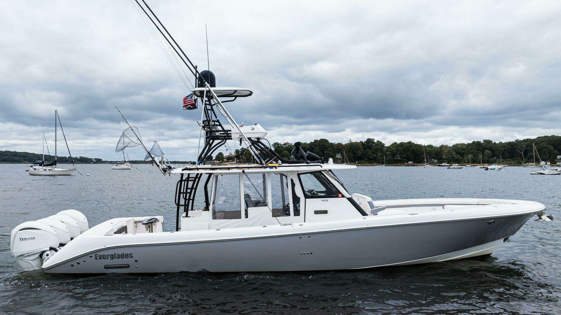 2017 Everglades 435 CC - Image 6