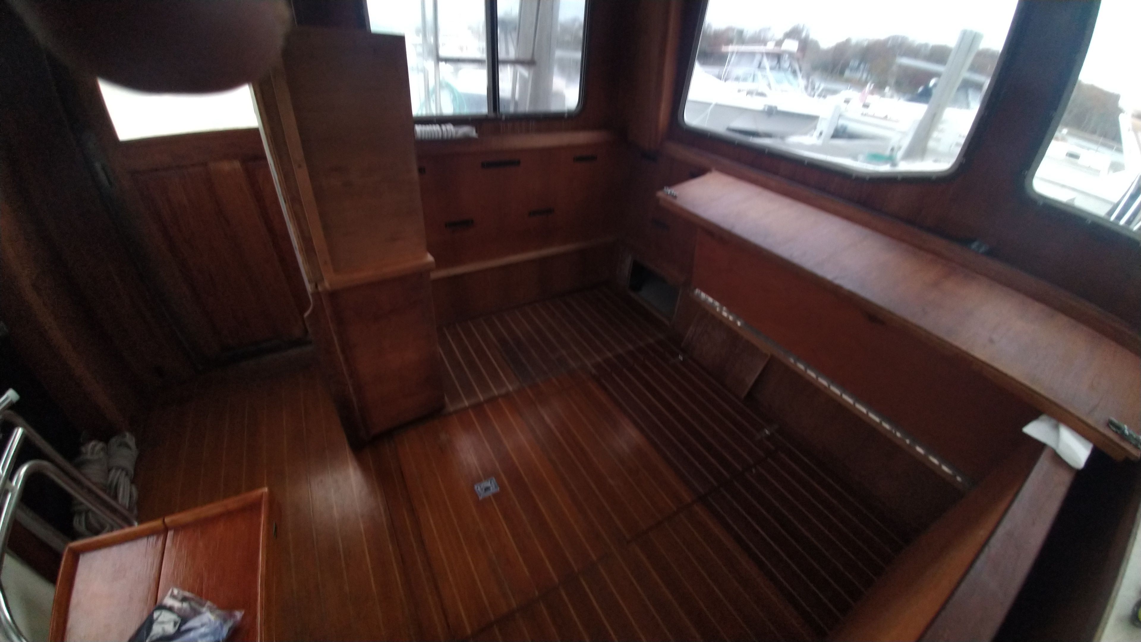 1990 Cape Dory Flybridge - 10