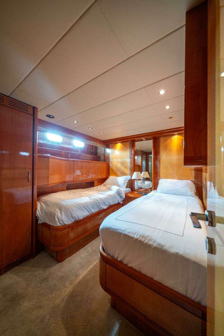 2001 Mangusta 80 - Image 41
