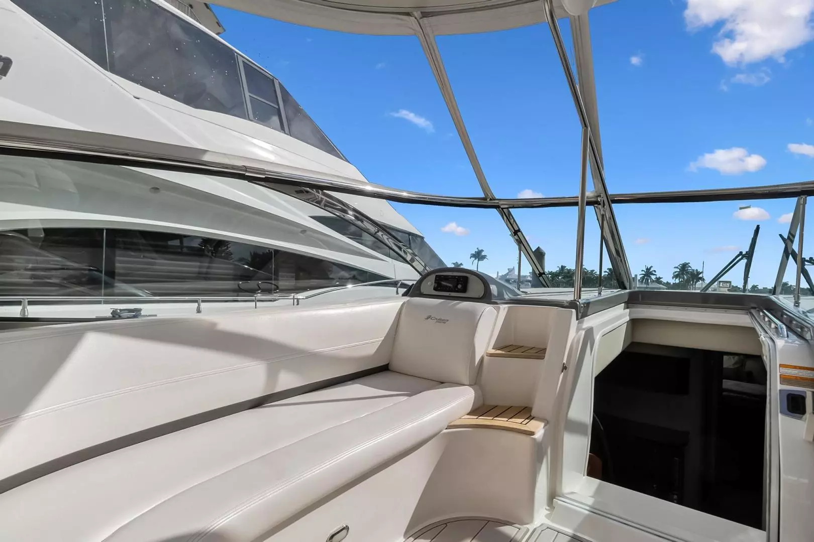 2007 Cruisers 520 Express - Image 12