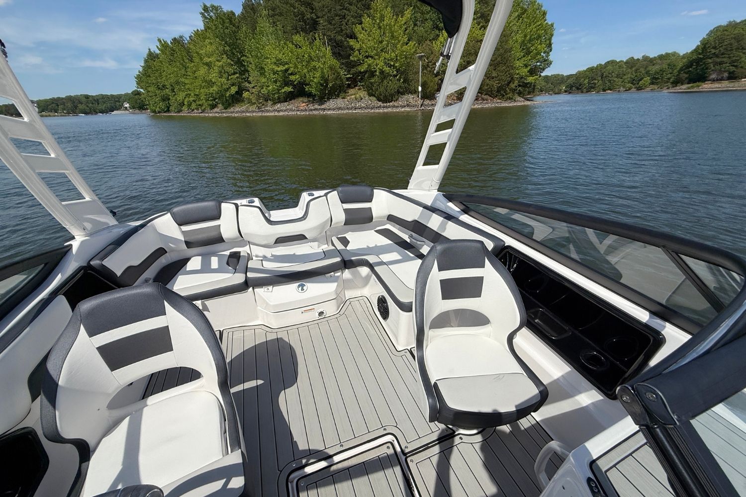 2025 Yamaha Boats 195S - 14