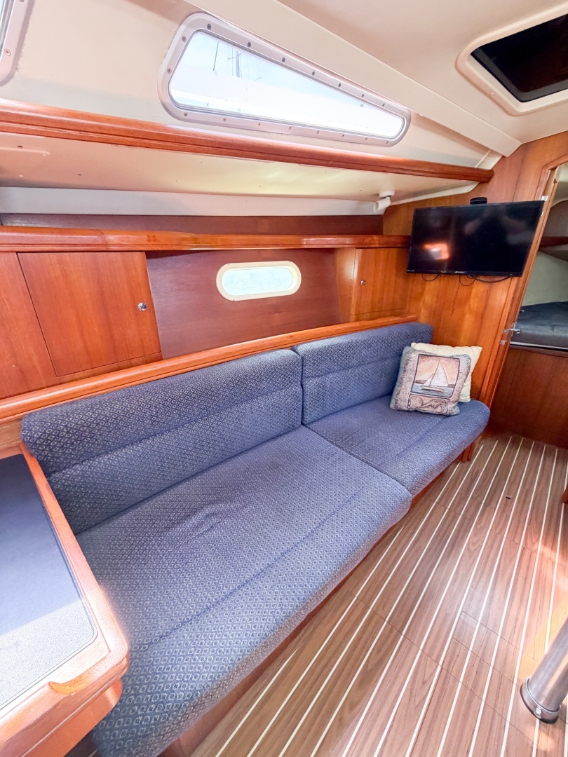 2005 Hunter 36 - Image 70