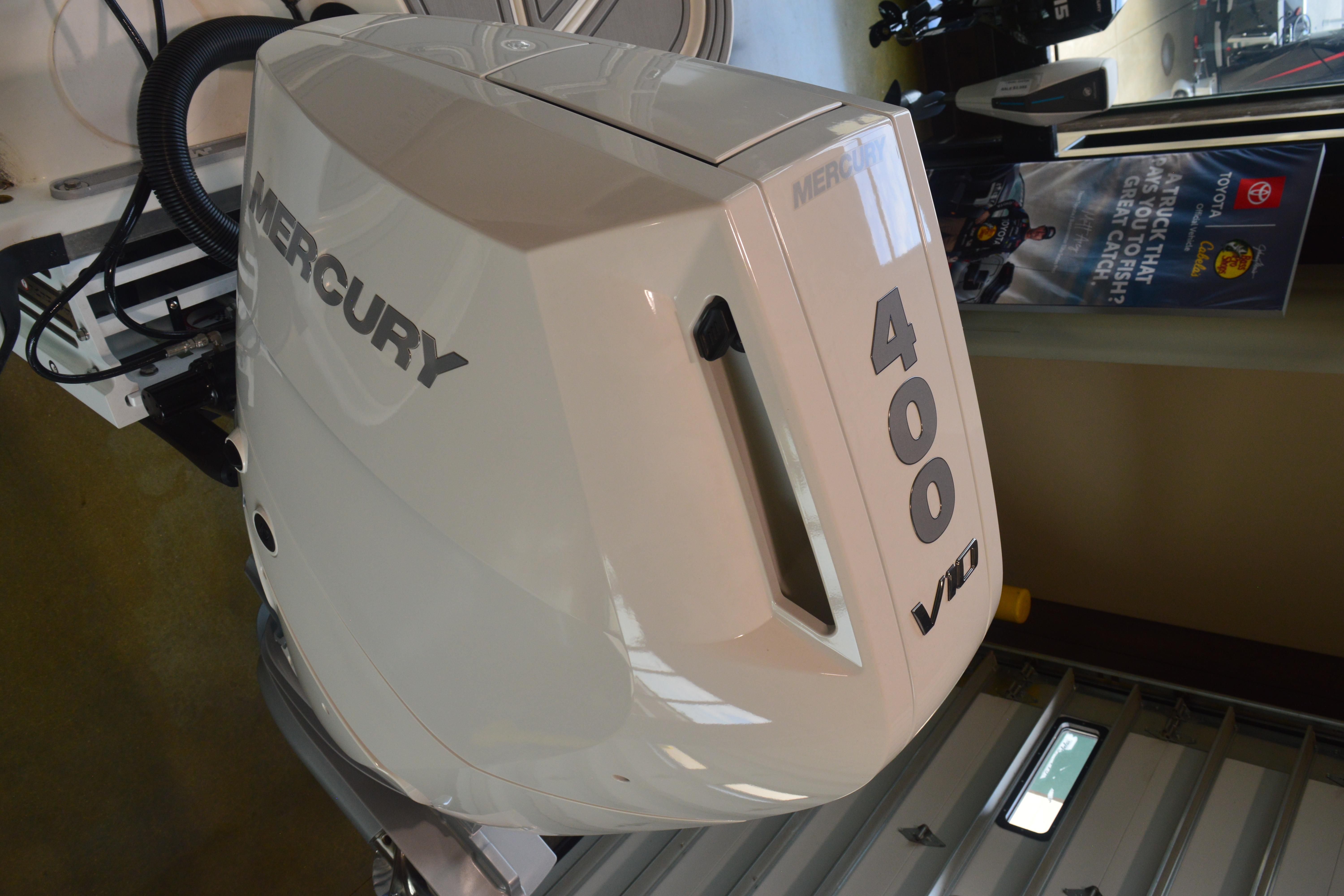 Mercury 400 V10 outboard engine on Mako 24 APEX, 2026 model.