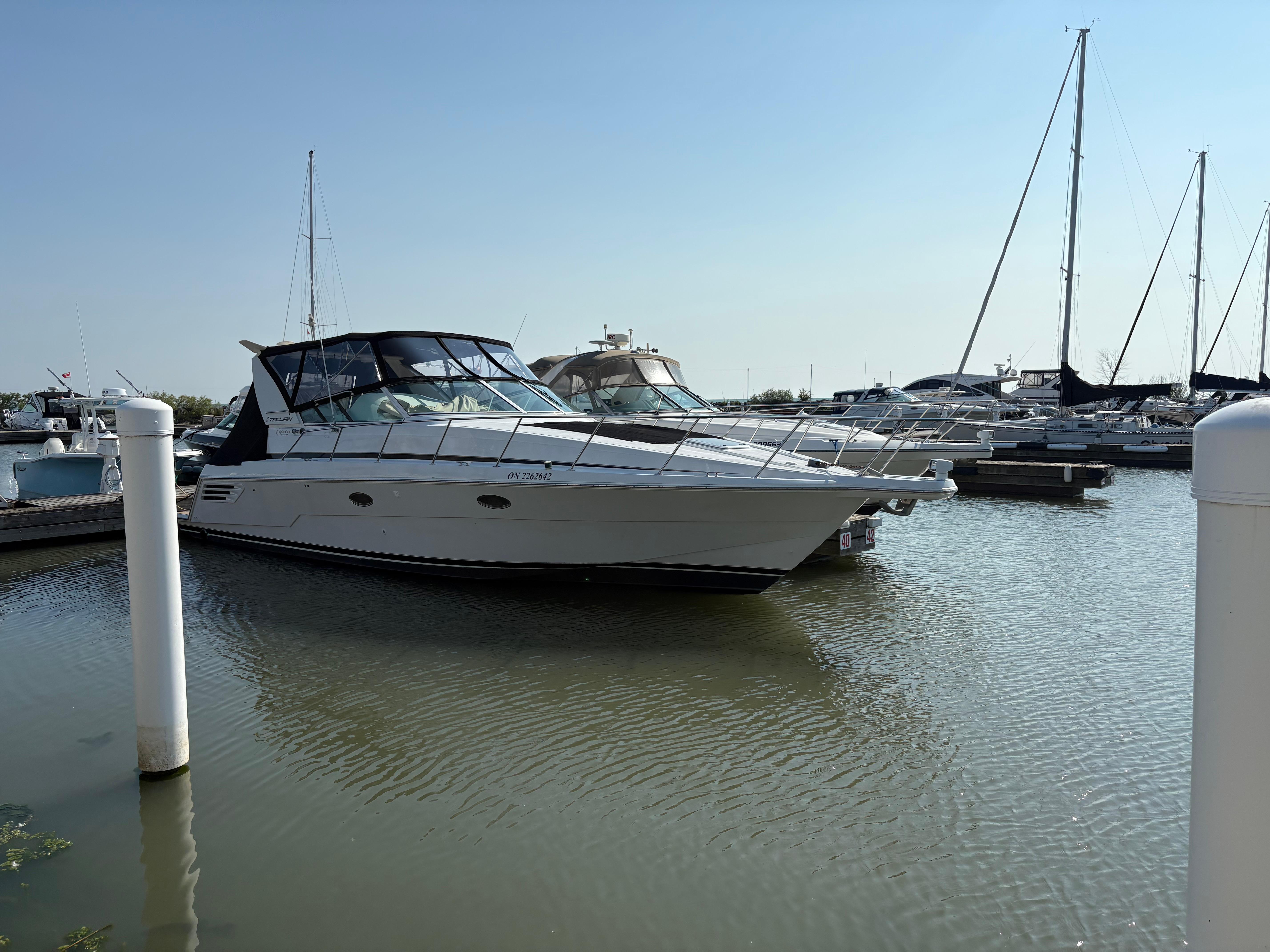 2000 Trojan 40 Express Cruiser
