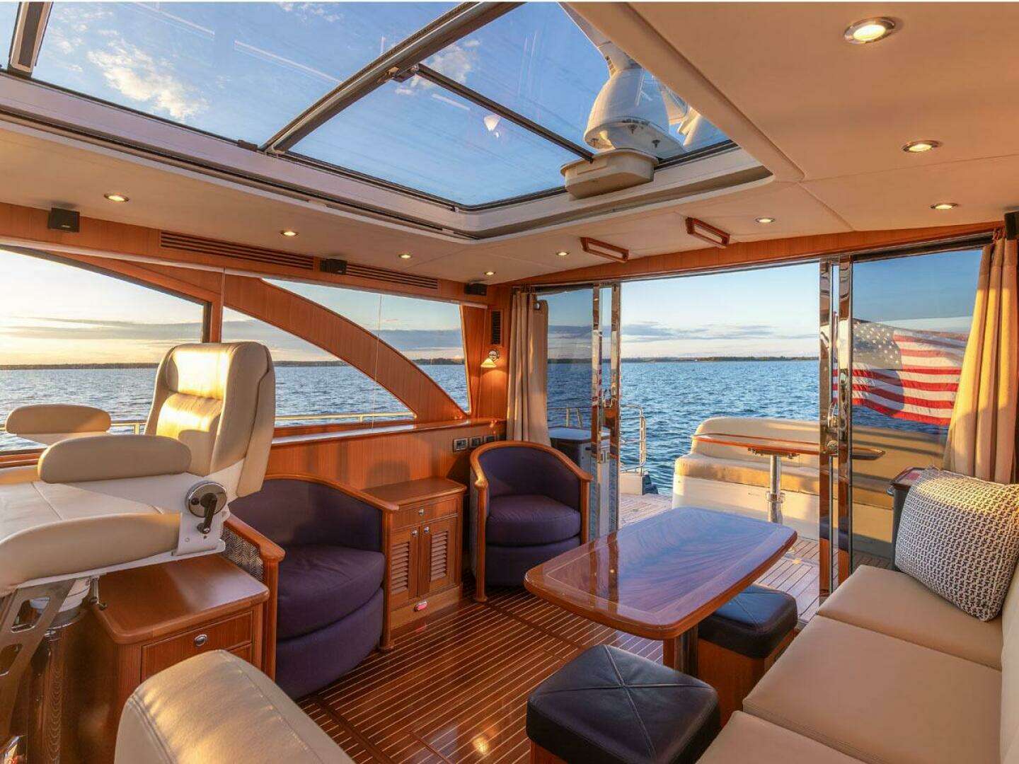 2014 Hunt Yachts — - Image 14