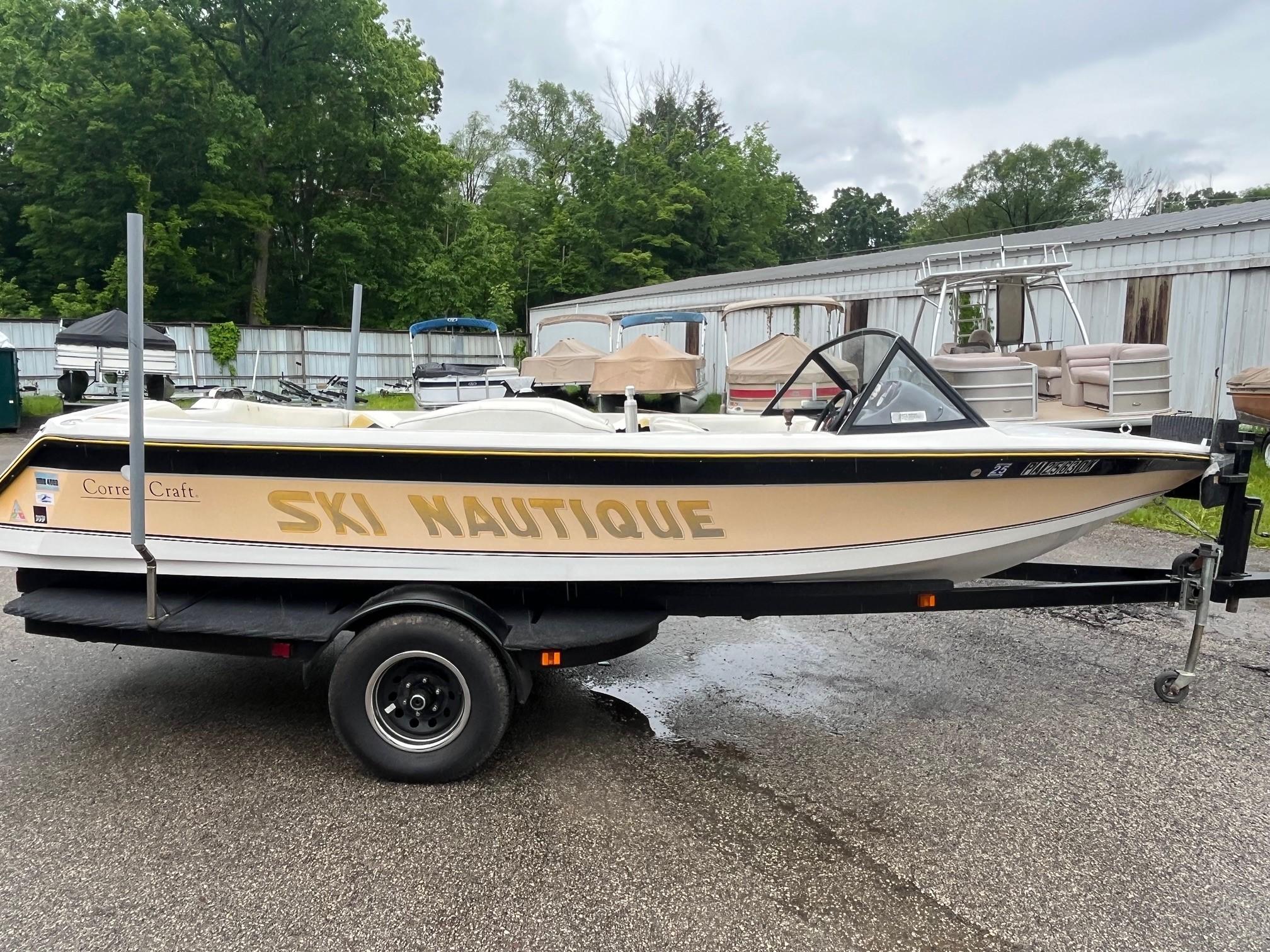 1990 Correct Craft ski nauitque