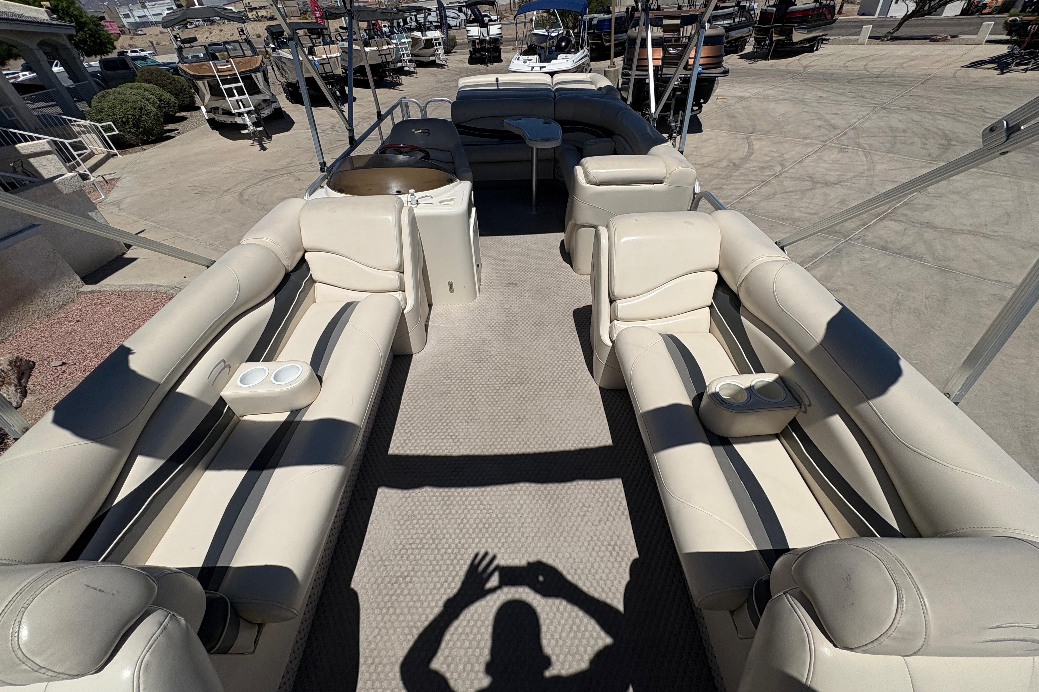 2005 Bennington 2575RFS I/O pontoon boat with spacious seating and cup holders.