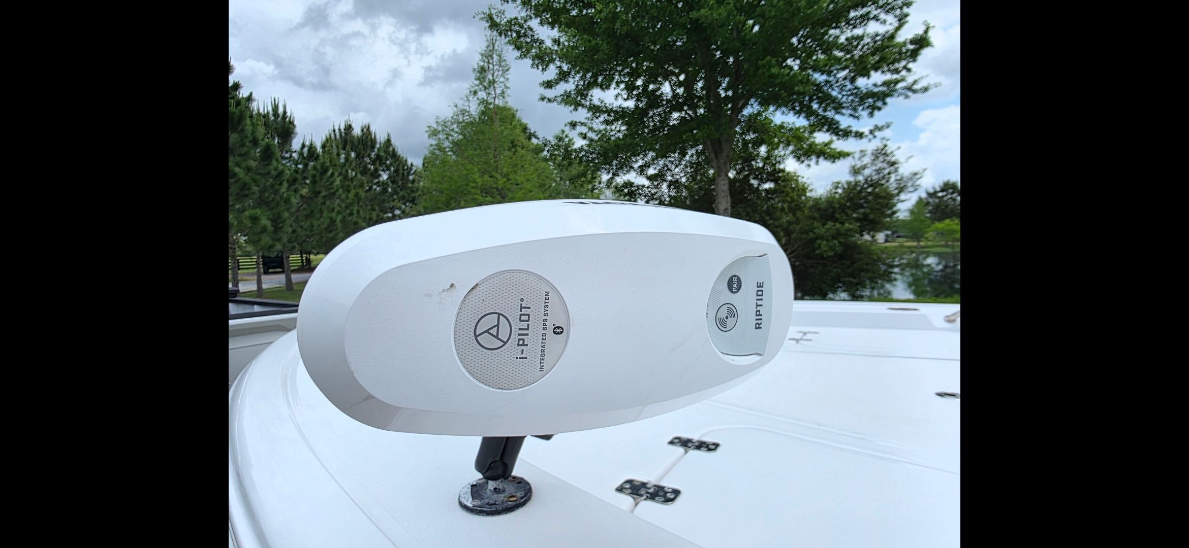 2023 Sportsman Masters 247 Bay Boat with i-Pilot Riptide motor.