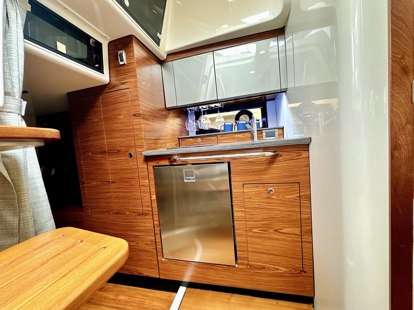 2023 Boston Whaler 405 Conquest - Image 20
