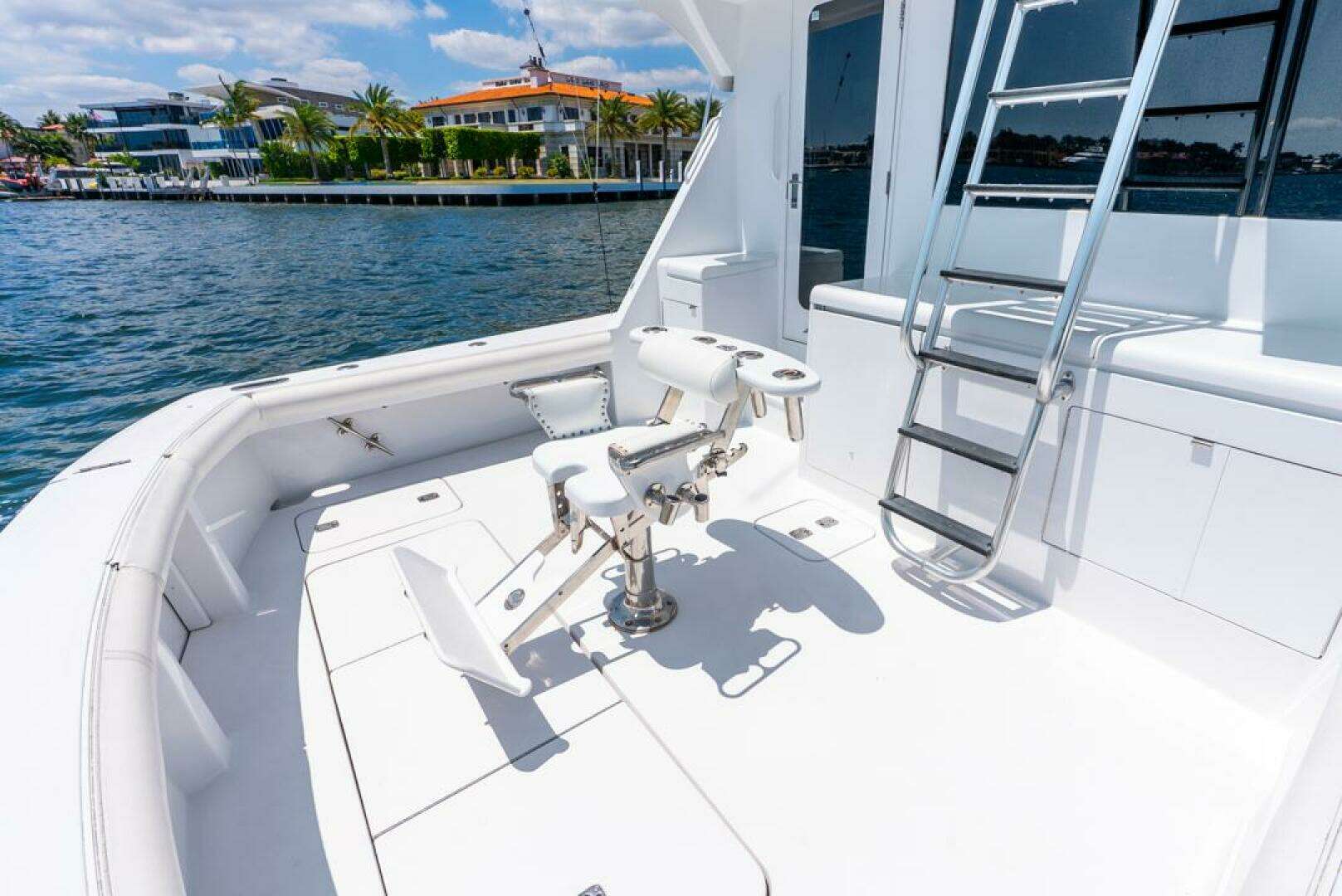 2005 Hatteras 50 Convertible - Image 9