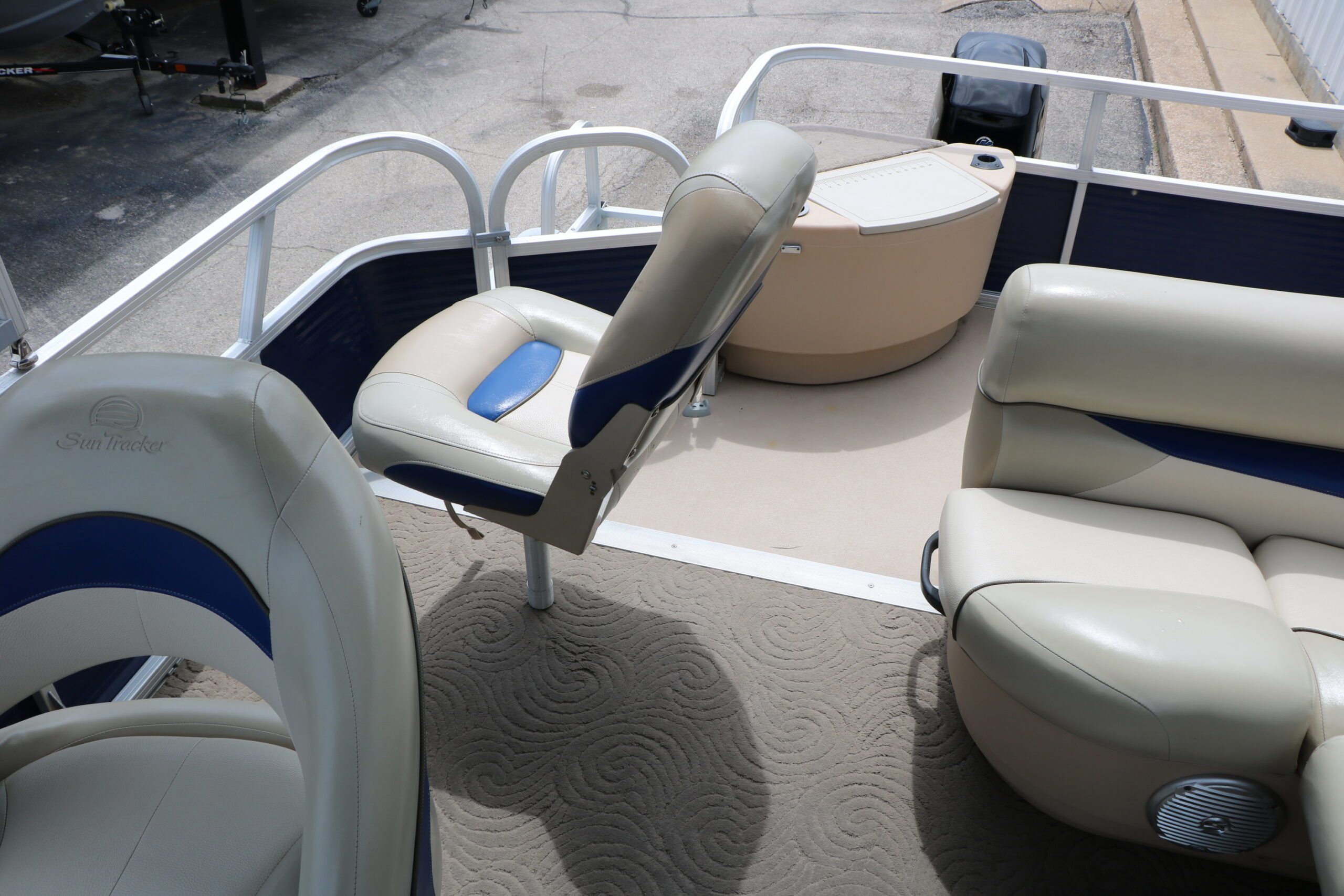 2013 Sun Tracker Fishing Barge 20 DLX - 36