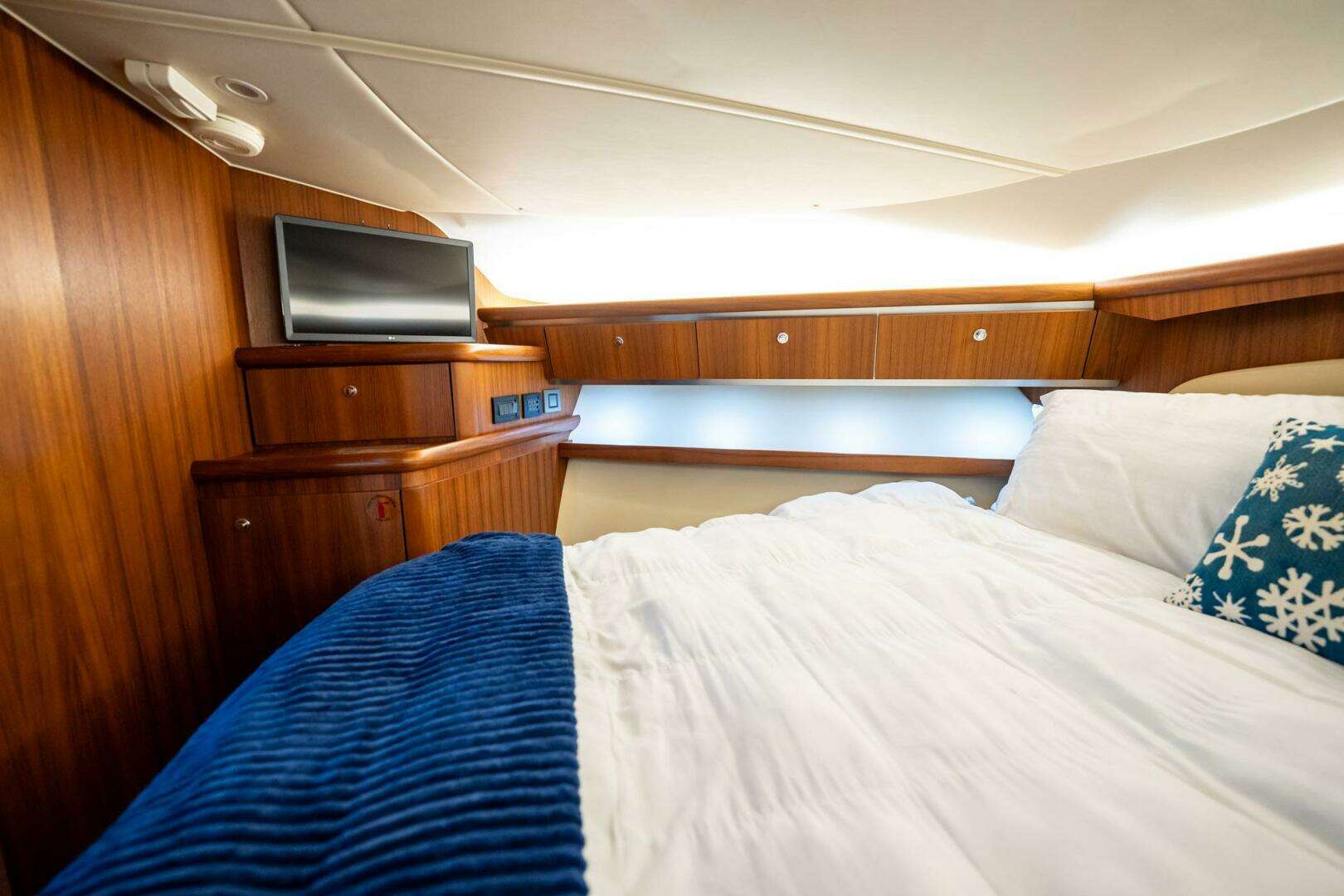 2004 Tiara Yachts 4200 Open - Image 21