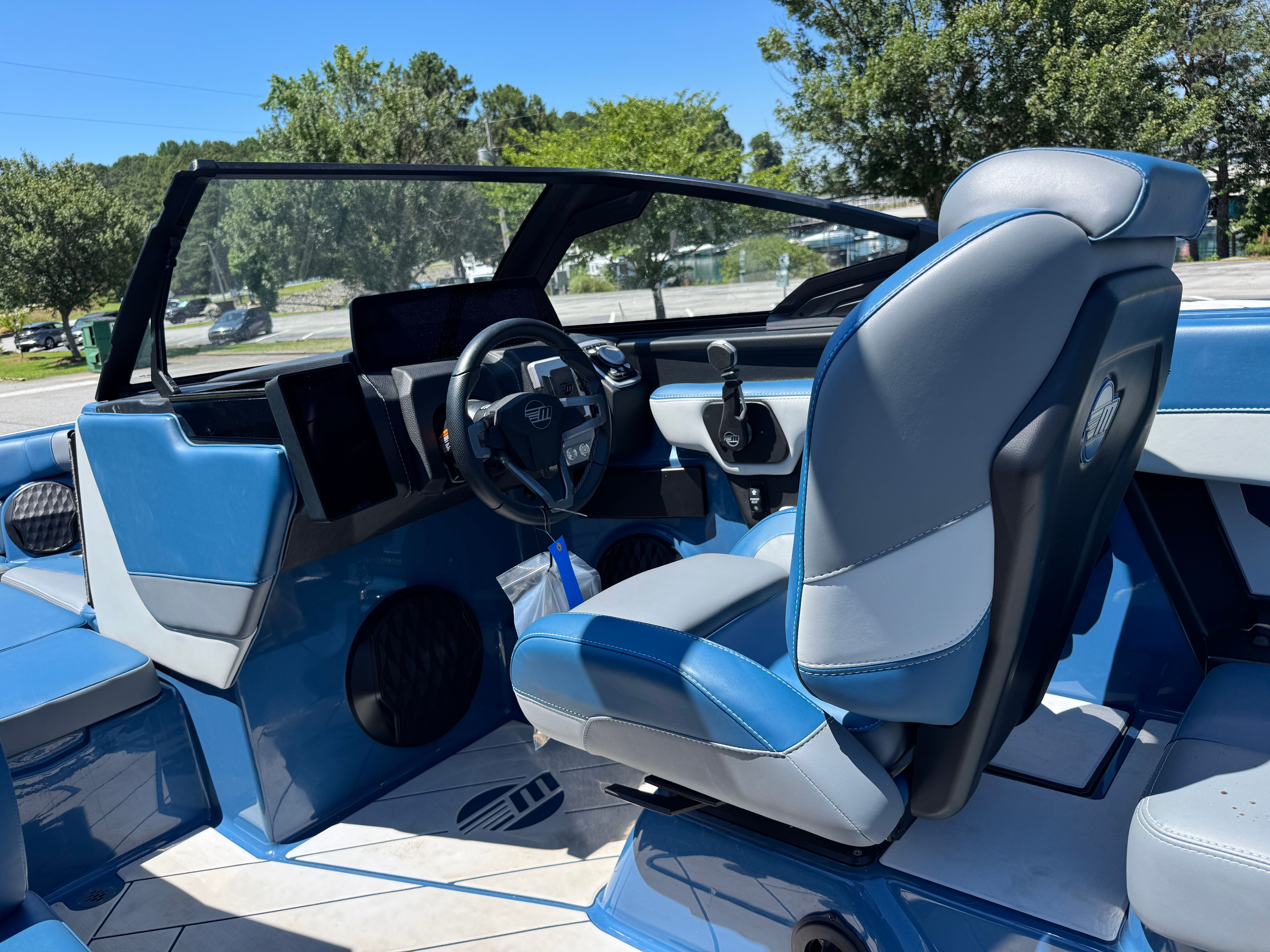 2025 MALIBU 22 LSV - Image 7