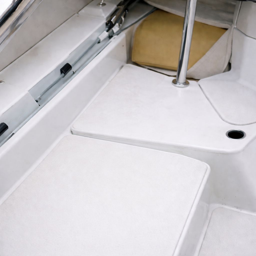 1999 Seaswirl Striper Cuddy Cabin - 2
