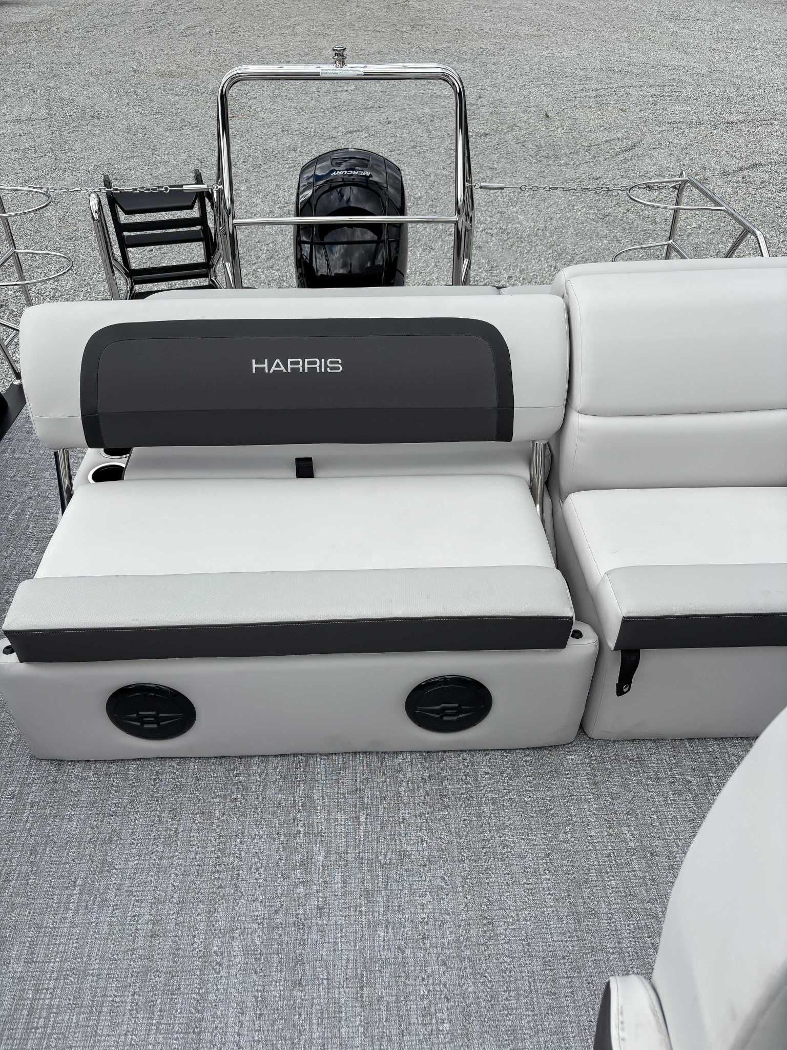 Harris Cruiser 230 SLDH 2026, white seating, gray flooring.