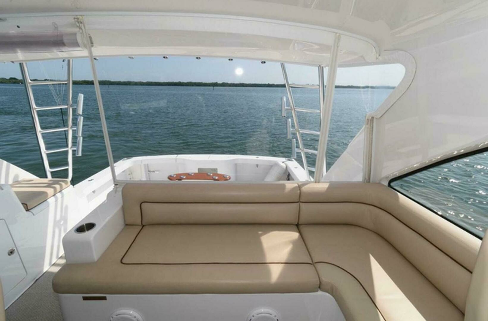 2015 Hatteras Express Sportfish - Image 21