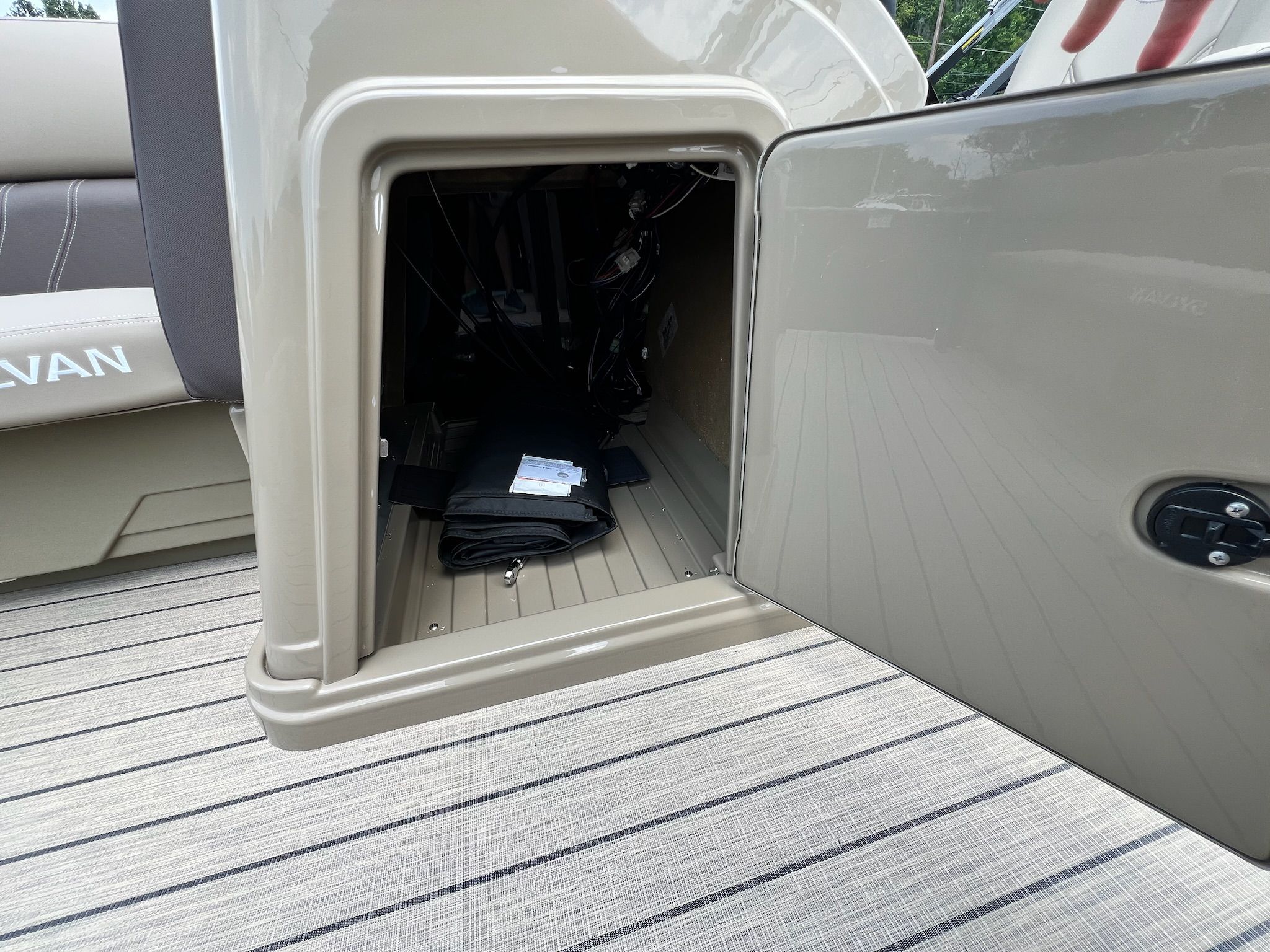 2026 Sylvan Mirage 8520 Cruise - 3