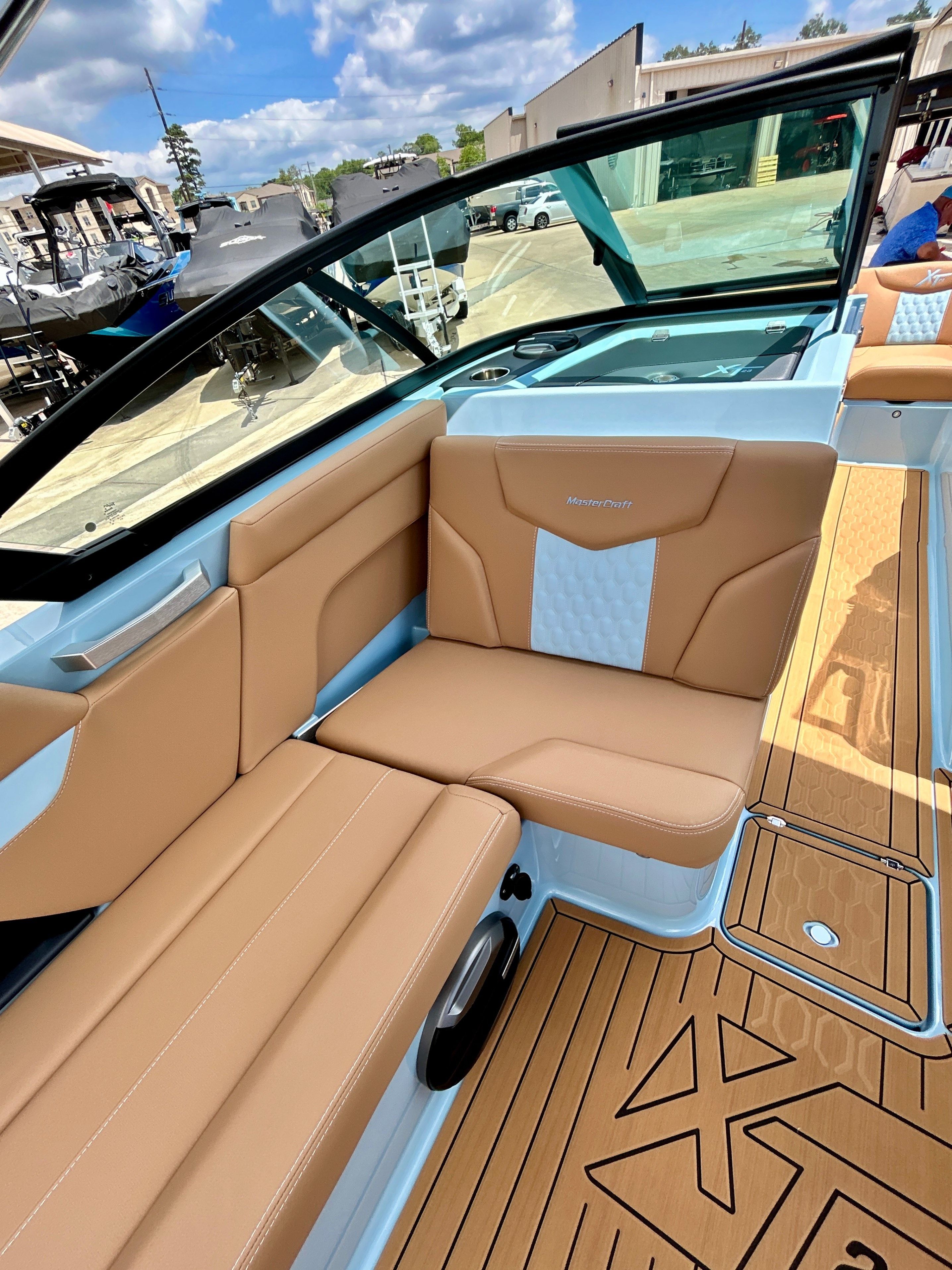 2026 MasterCraft XT23 - 32