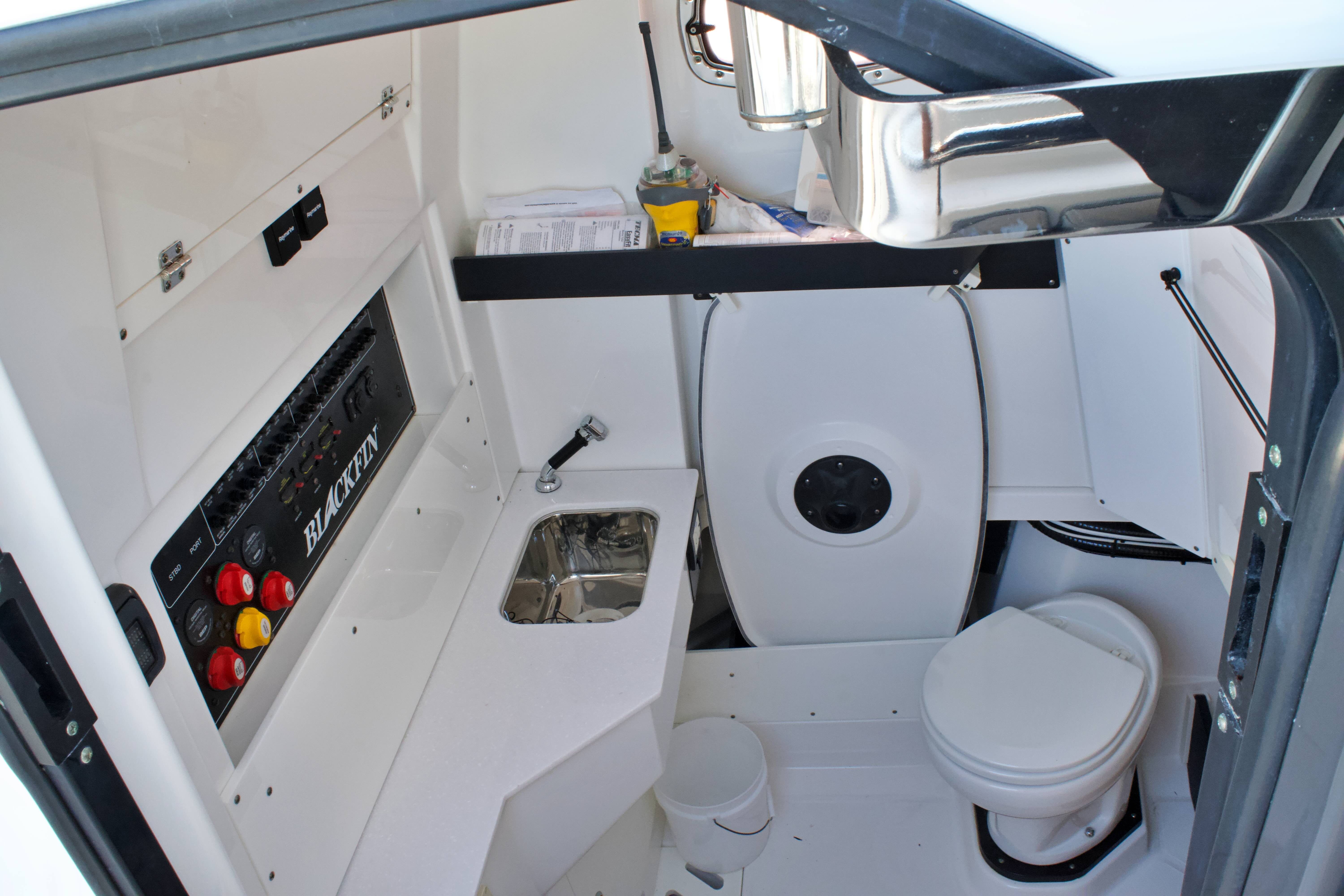2020 BLACKFIN 332 CC - Image 86