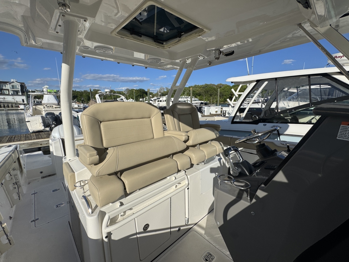2019 Pursuit S 328 Sport - Image 8