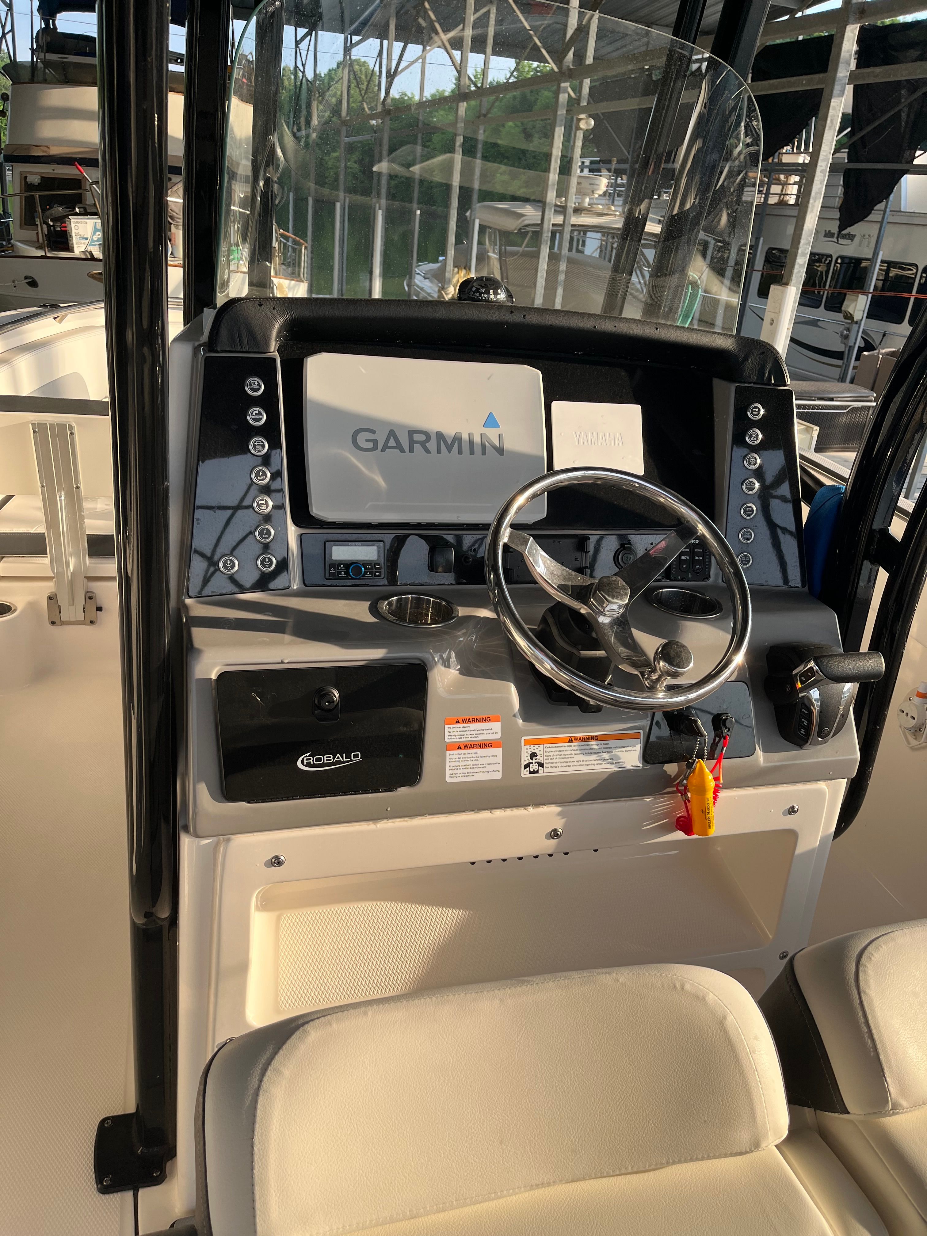 2023 Robalo R242 Explorer - 3
