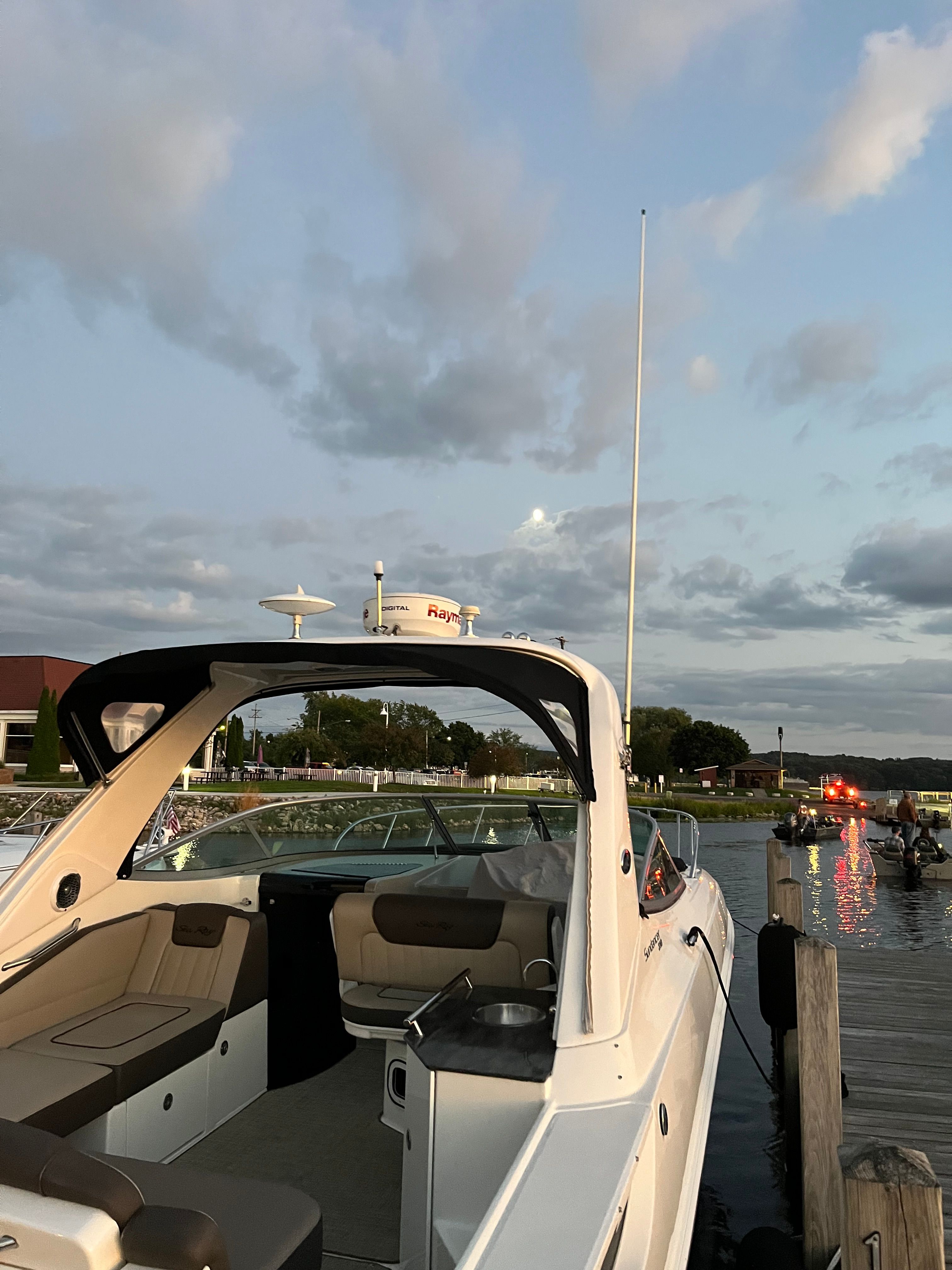 2014 Sea Ray Sundancer 310 - 2
