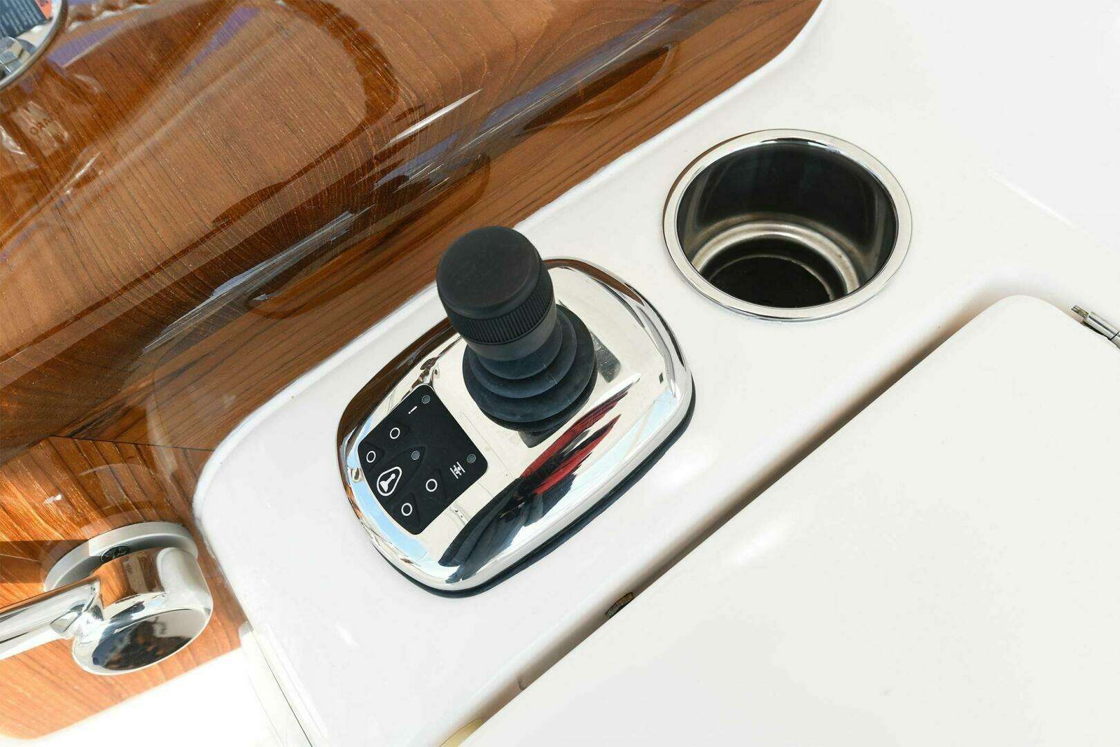 2015 Tiara Yachts 48 Convertible - Image 22
