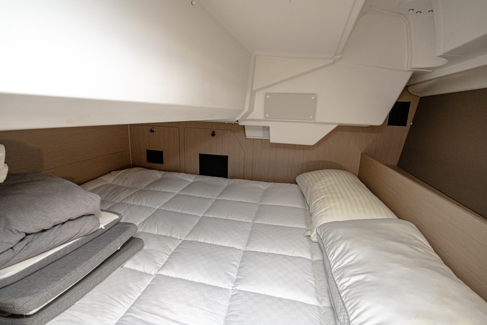 2023 Beneteau 38.1 - Image 10