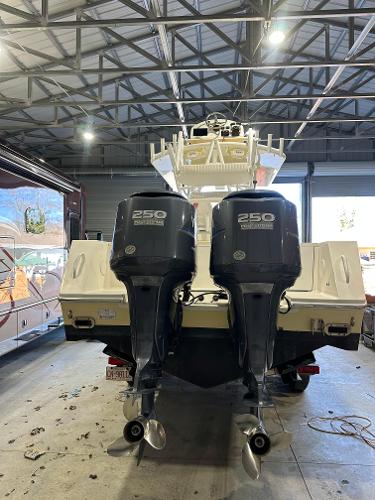 2010 Regulator 29 Forward Seating - 4