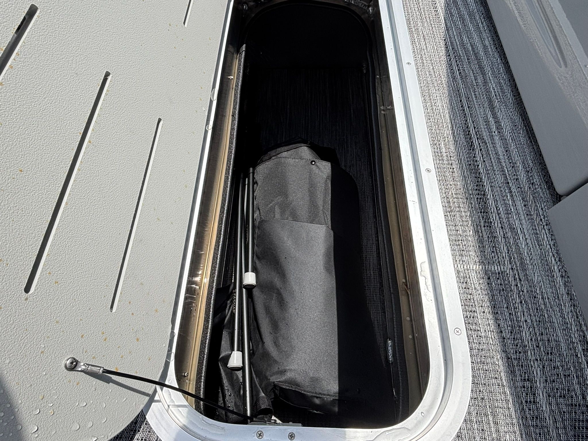 2027 Bentley Pontoons 223 Legacy Swingback - 17