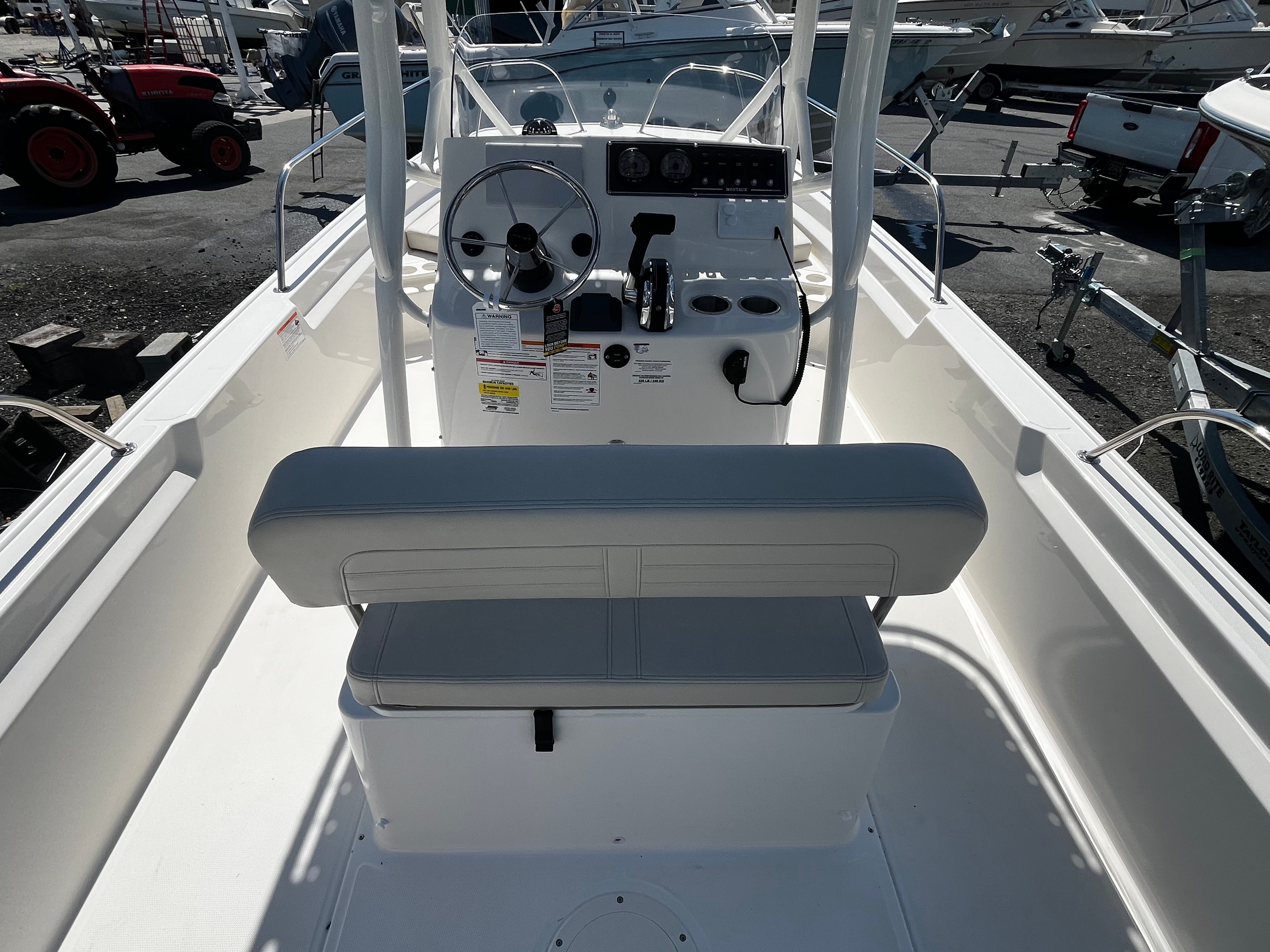 2026 BOSTON WHALER 190 MONTAUK - Image 6