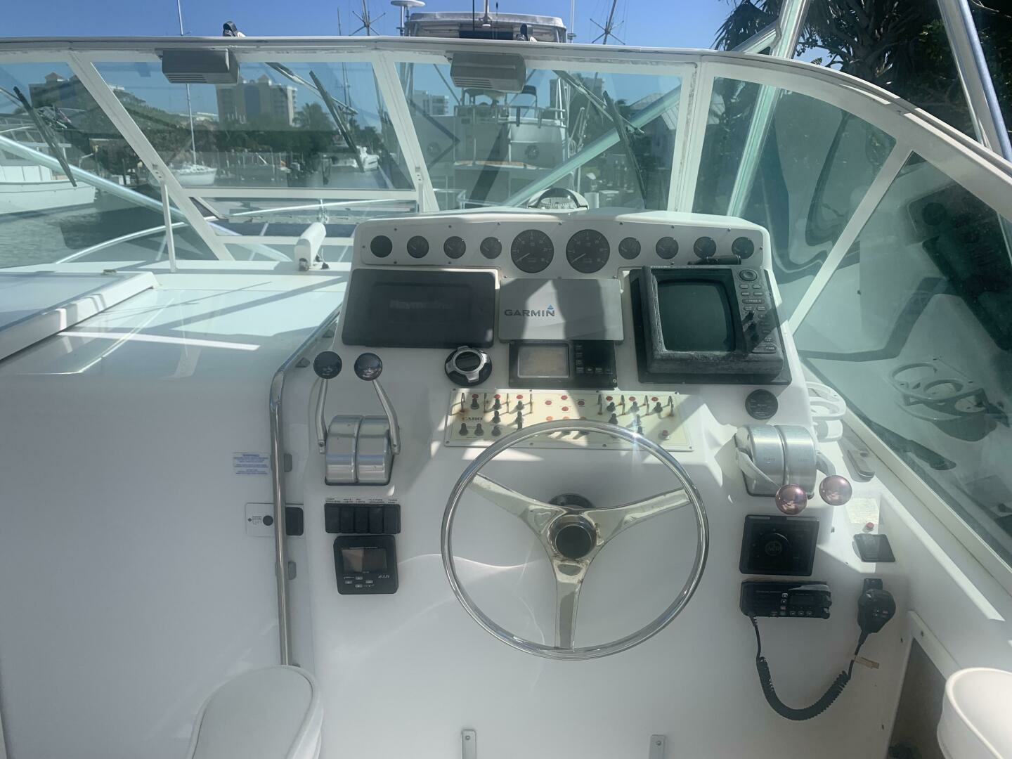 2002 Cabo 35 Express - Image 6