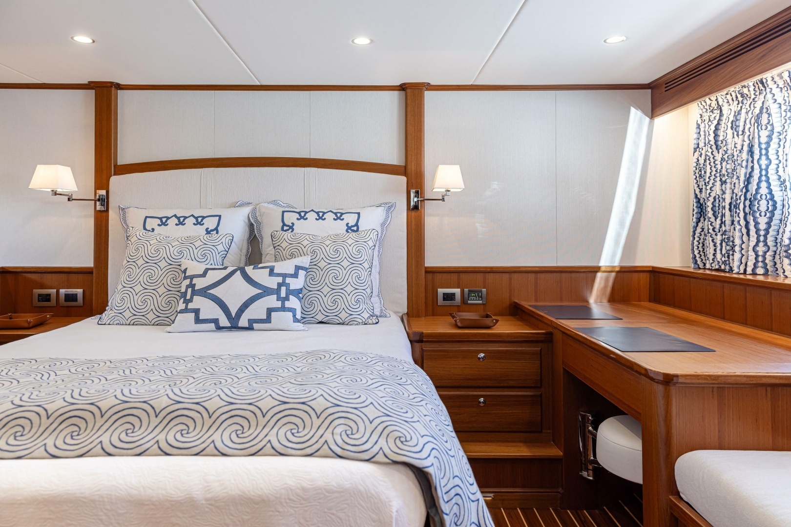 2027 Hunt Yachts 63 Express - Image 6