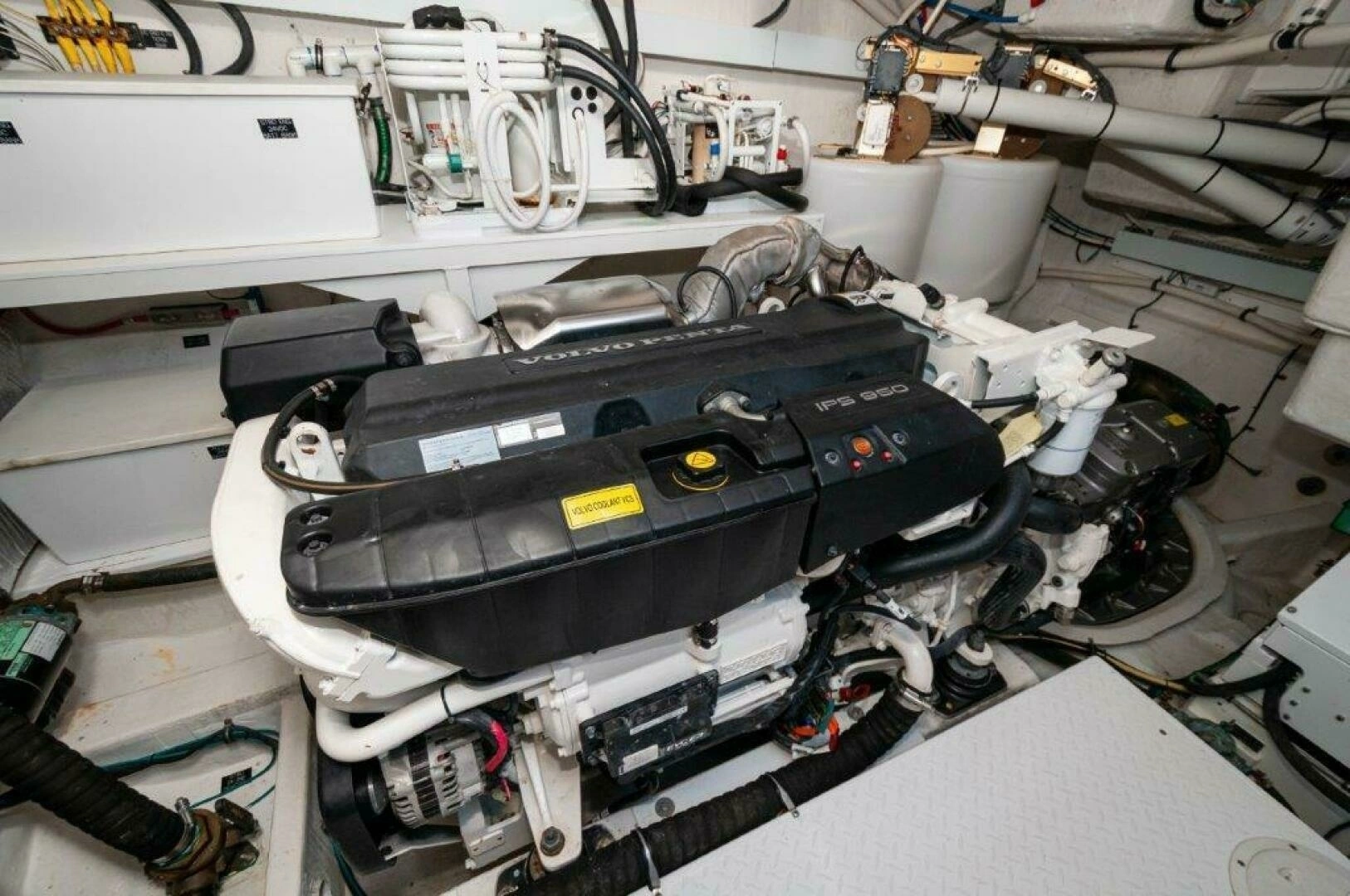 2020 Cruisers Yachts 60 Cantius - Image 43