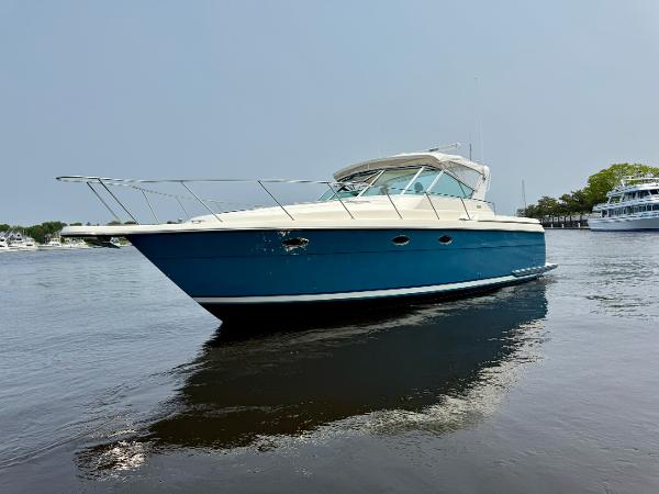 1996 Tiara Yachts 3500 Express on calm water.